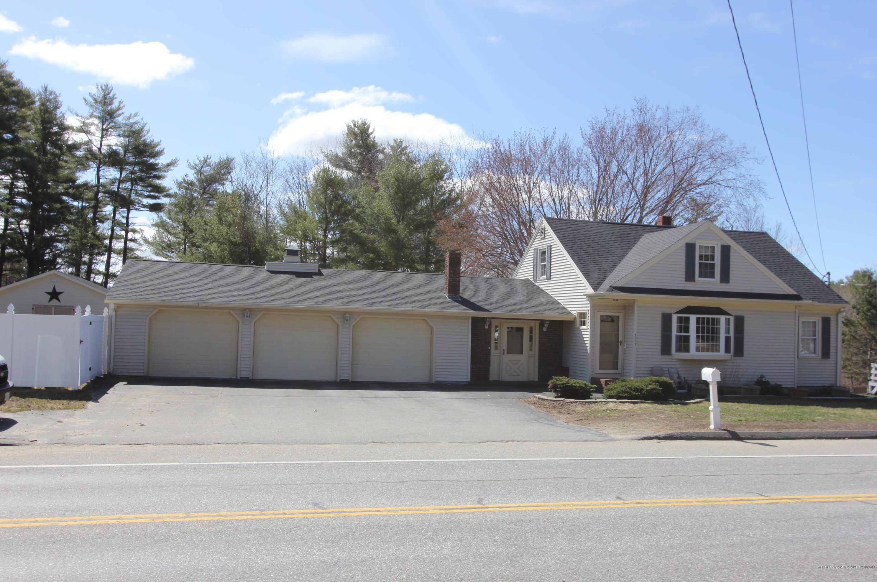 1377 Sabattus St, Lewiston, ME 04240