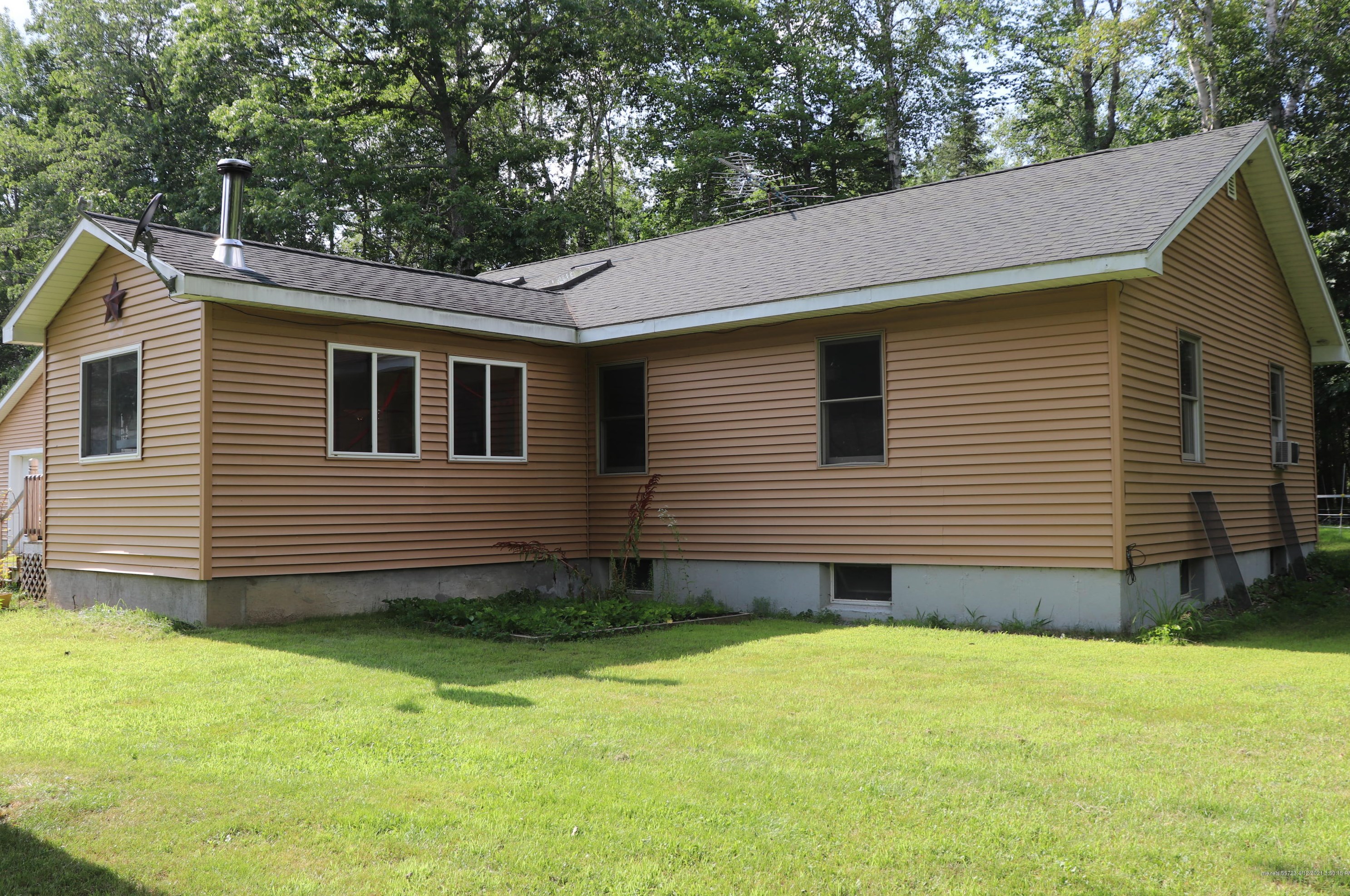 32 Cummings Ln, Alton, ME 04468 exterior