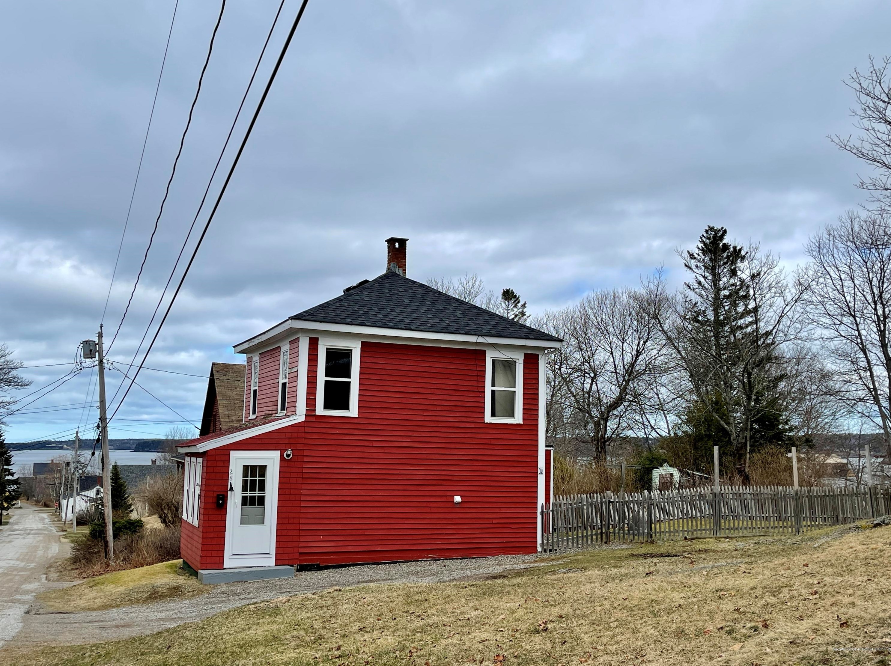 28 Capen Ave, Eastport, ME 04631