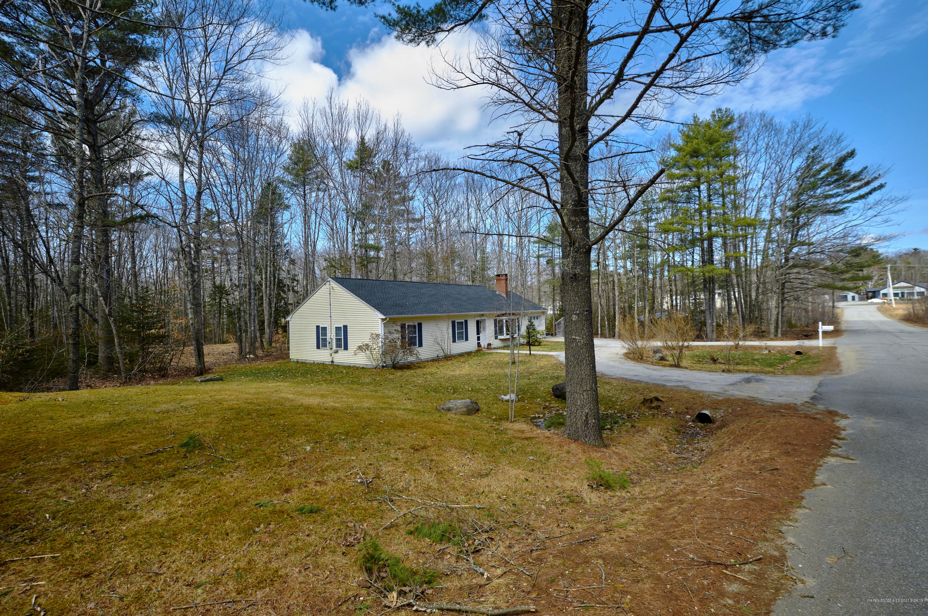 21 Bonny St, Rockport, ME 04856-5312