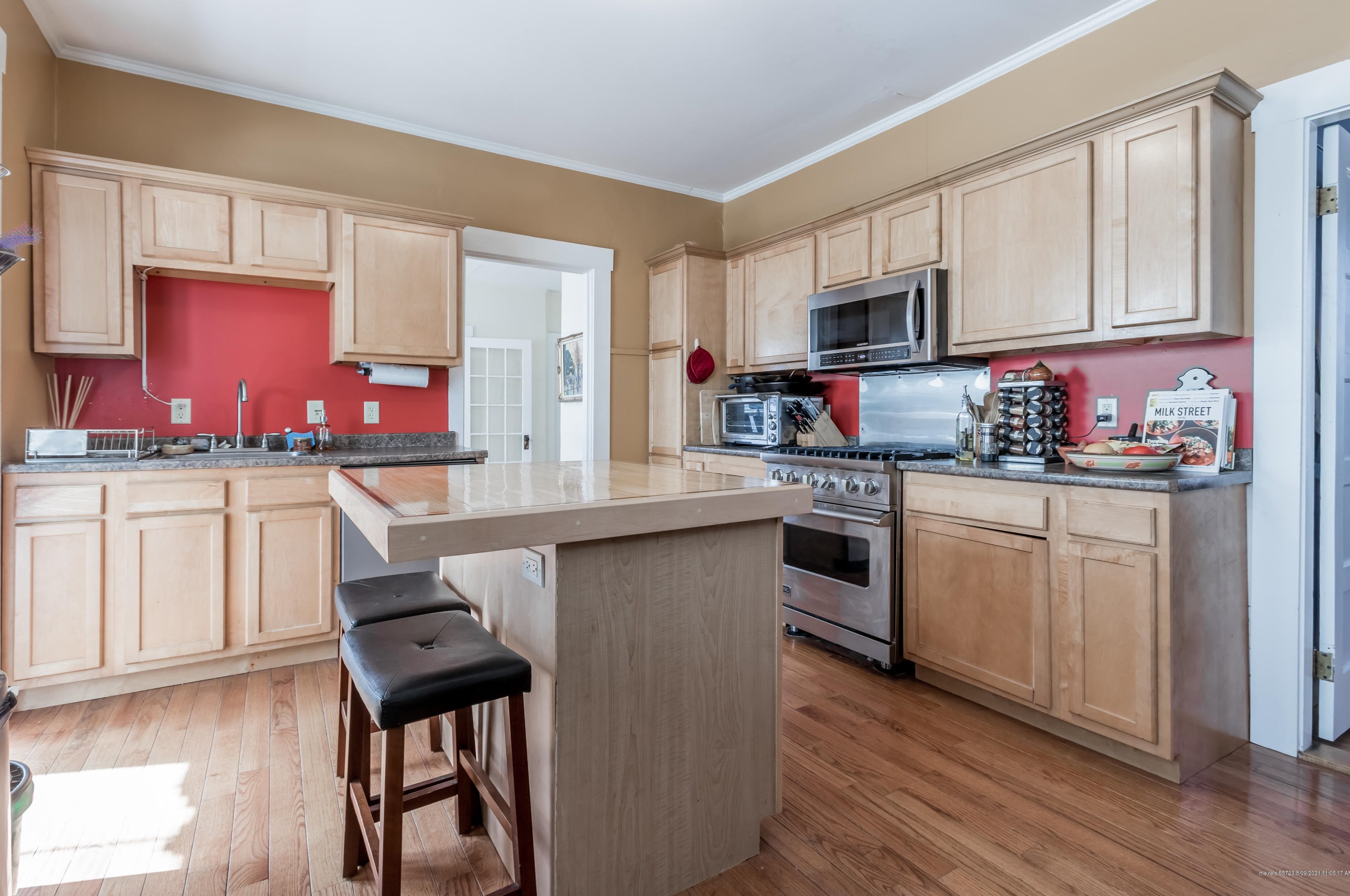 21 Sawyer St, Portland ME 04106-2128 exterior