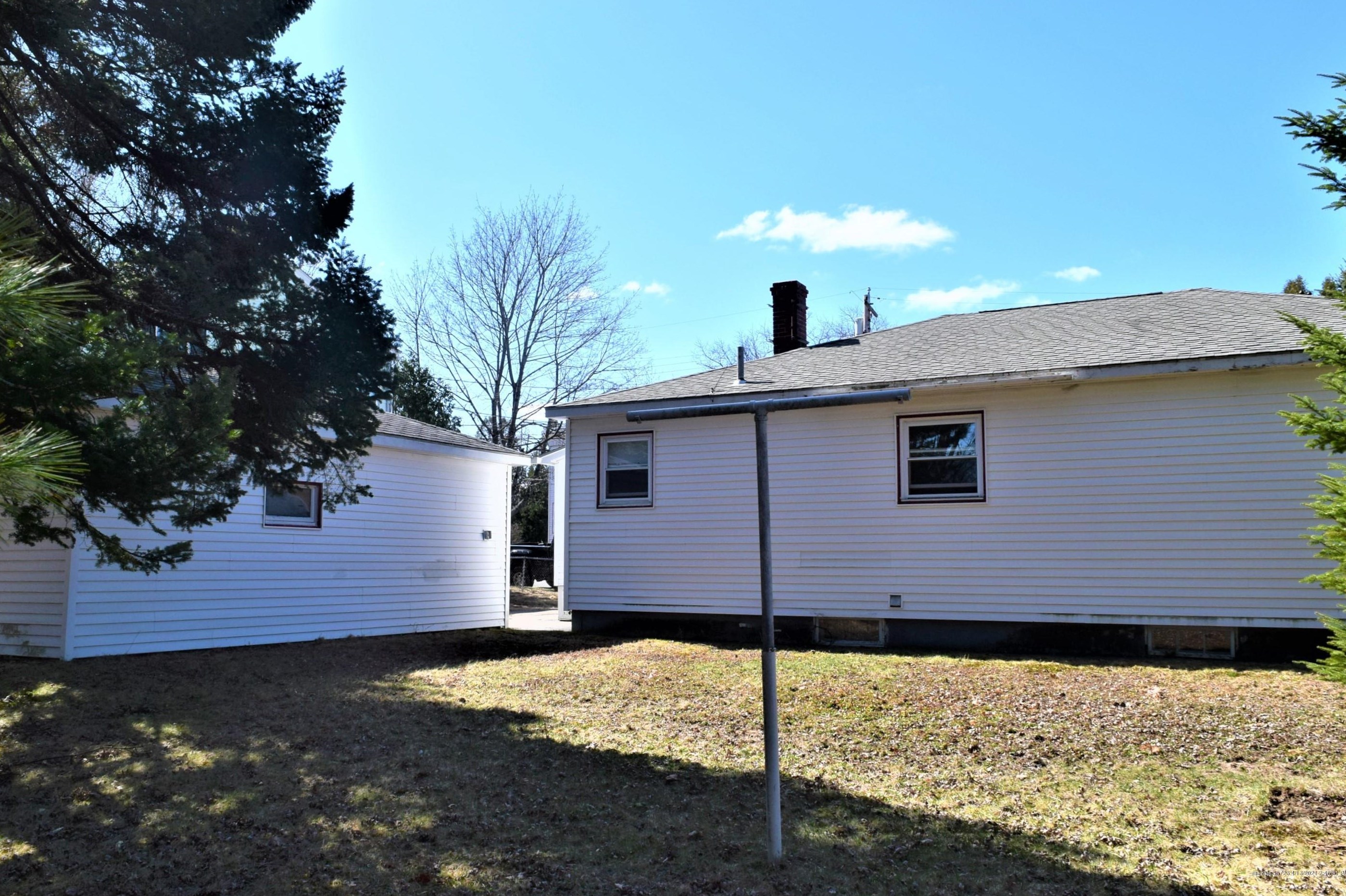 8 Highland Ave, Lewiston, ME 04240
