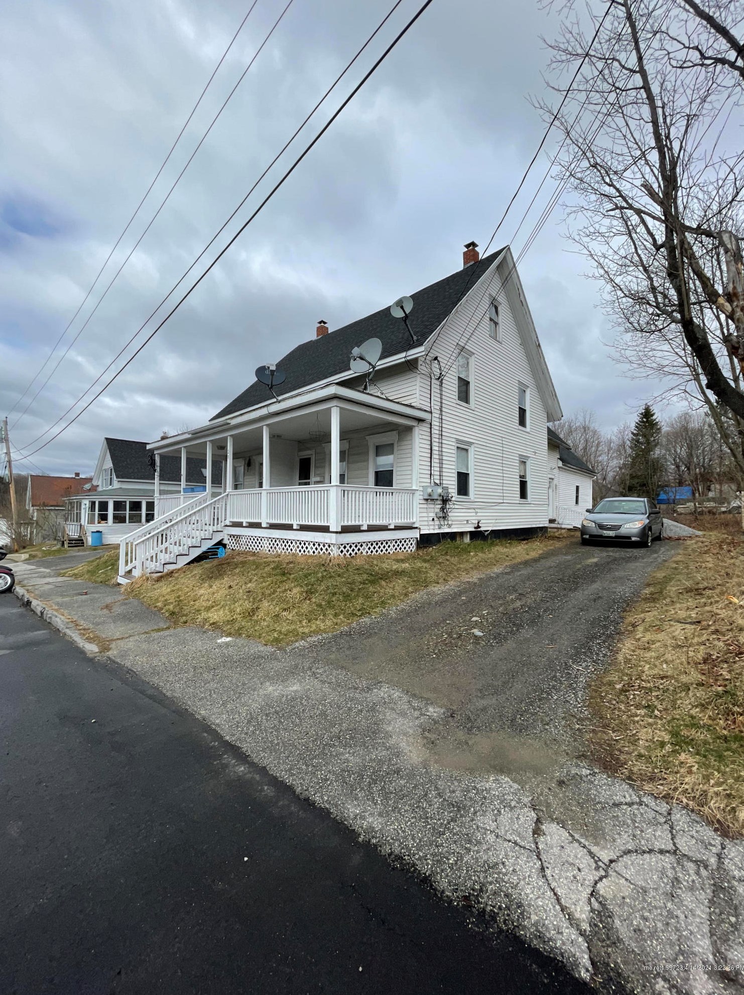 18 Oak St, Pittston, ME 04345-2425