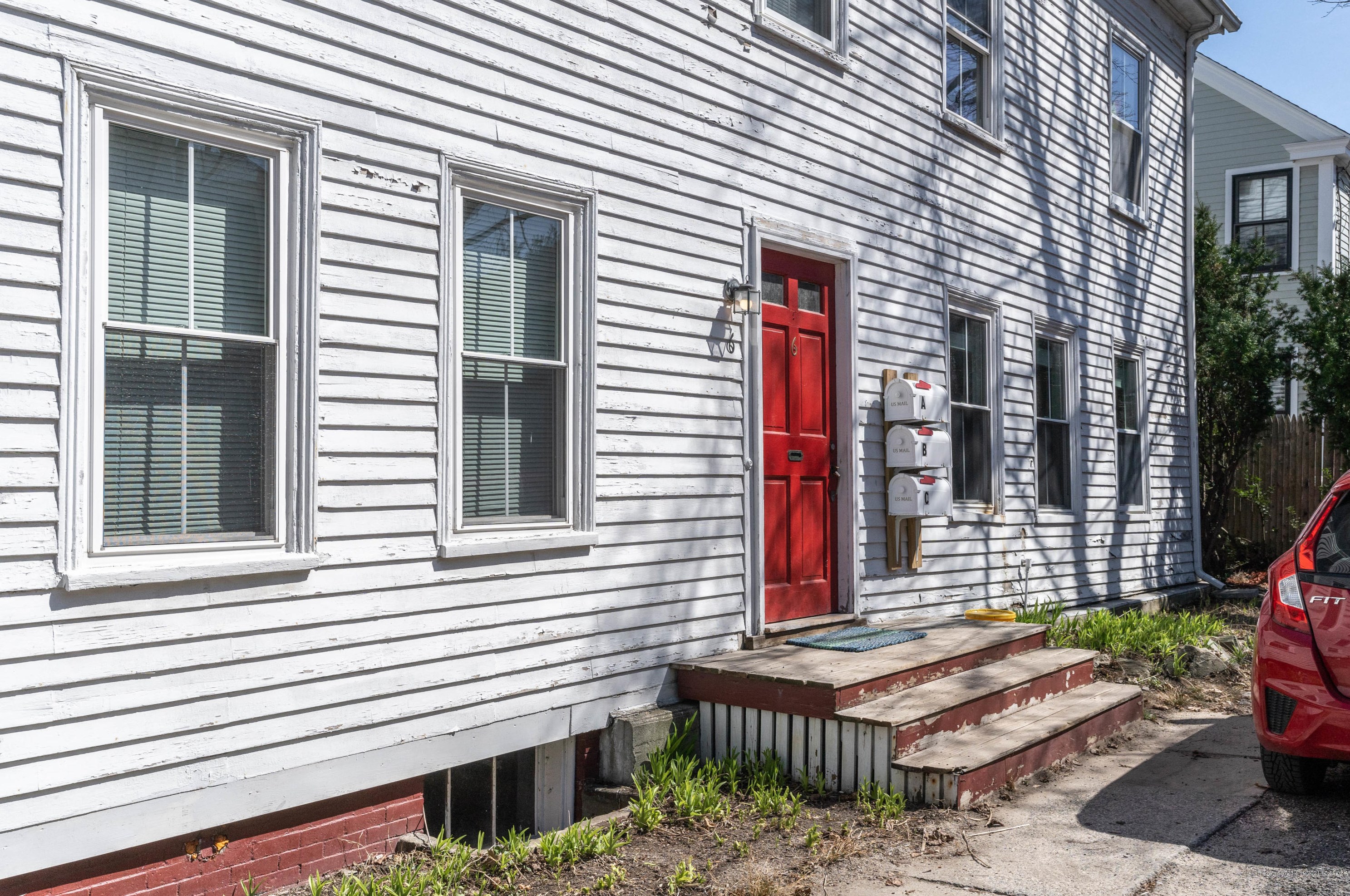 6 Houlton St, Portland ME  04102-3411 exterior