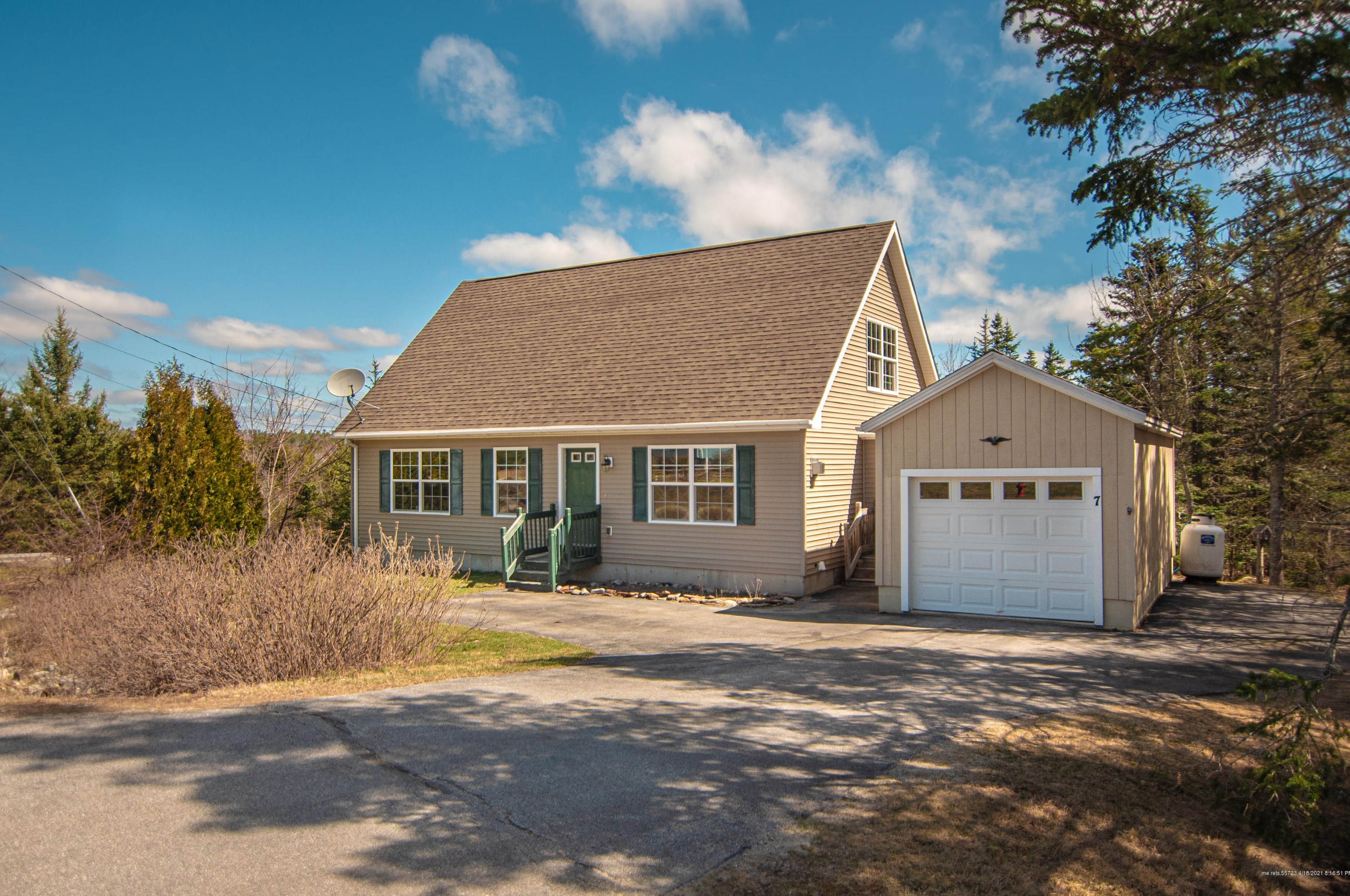 7 Osprey Ln, Searsport, ME 04974