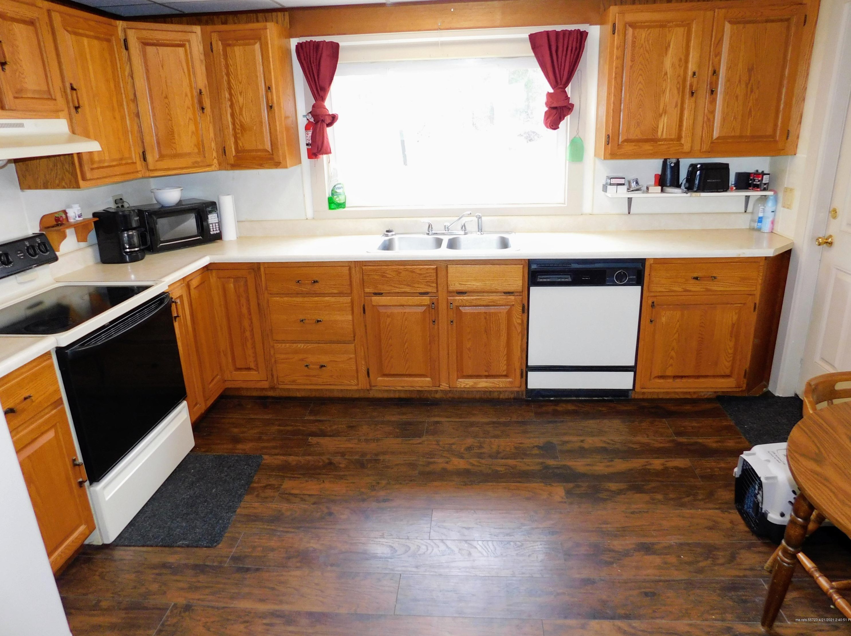 294 Pleasant St, Hartland, ME 04943