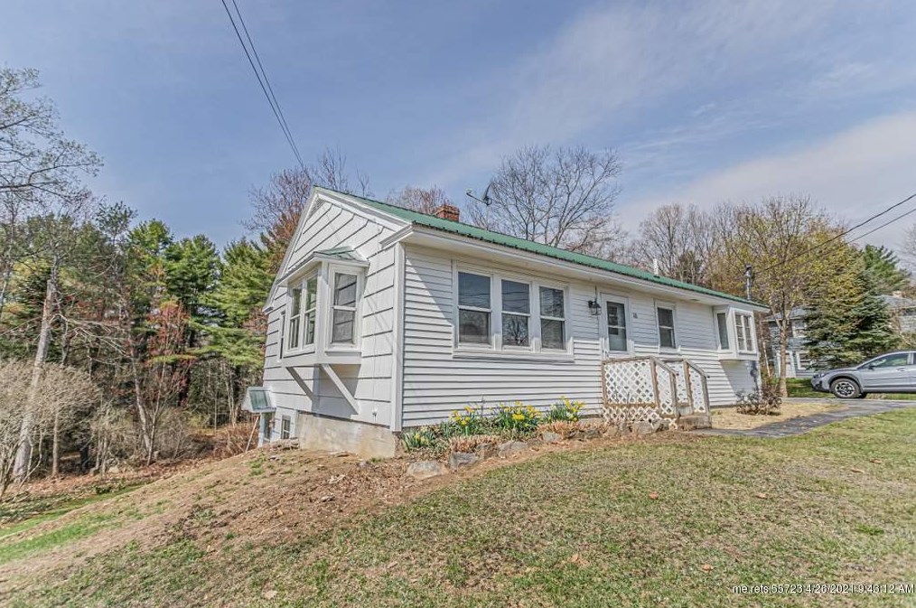 28 Sunset Ave, Wilton, ME 04294