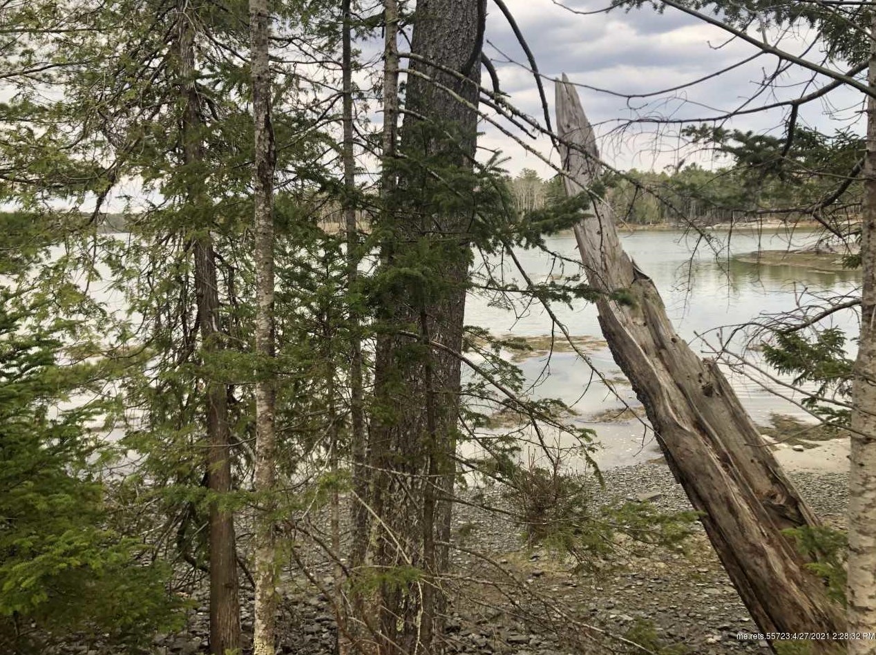 12 Heron Close, Hancock, ME 04640