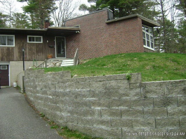 21 Pinehurst St, Augusta, ME 04330