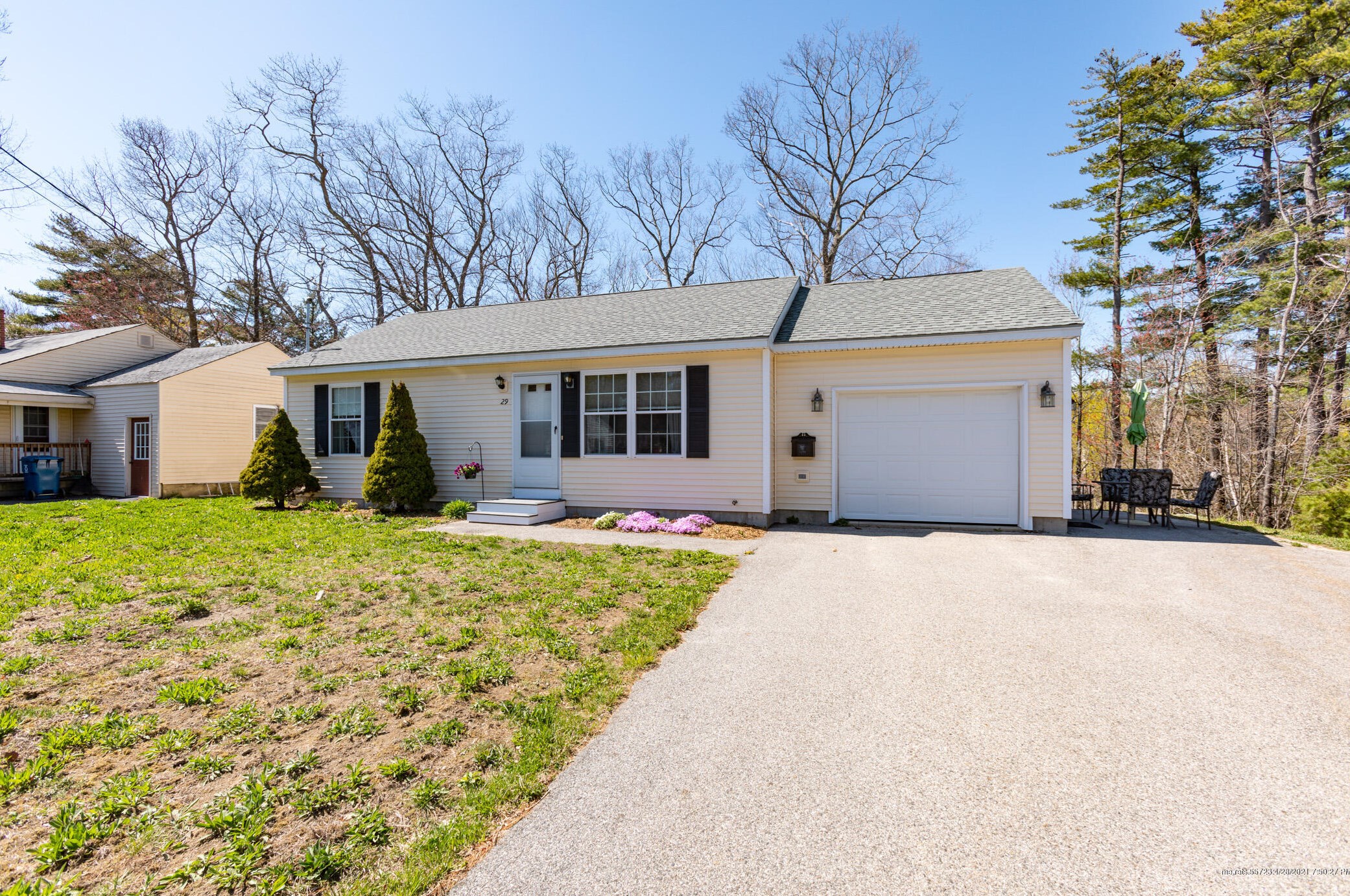 29 Dakota St, Portland, ME 04103-3807
