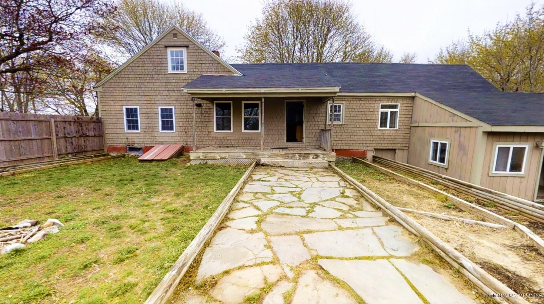 62 High St, Thomaston, ME 04861