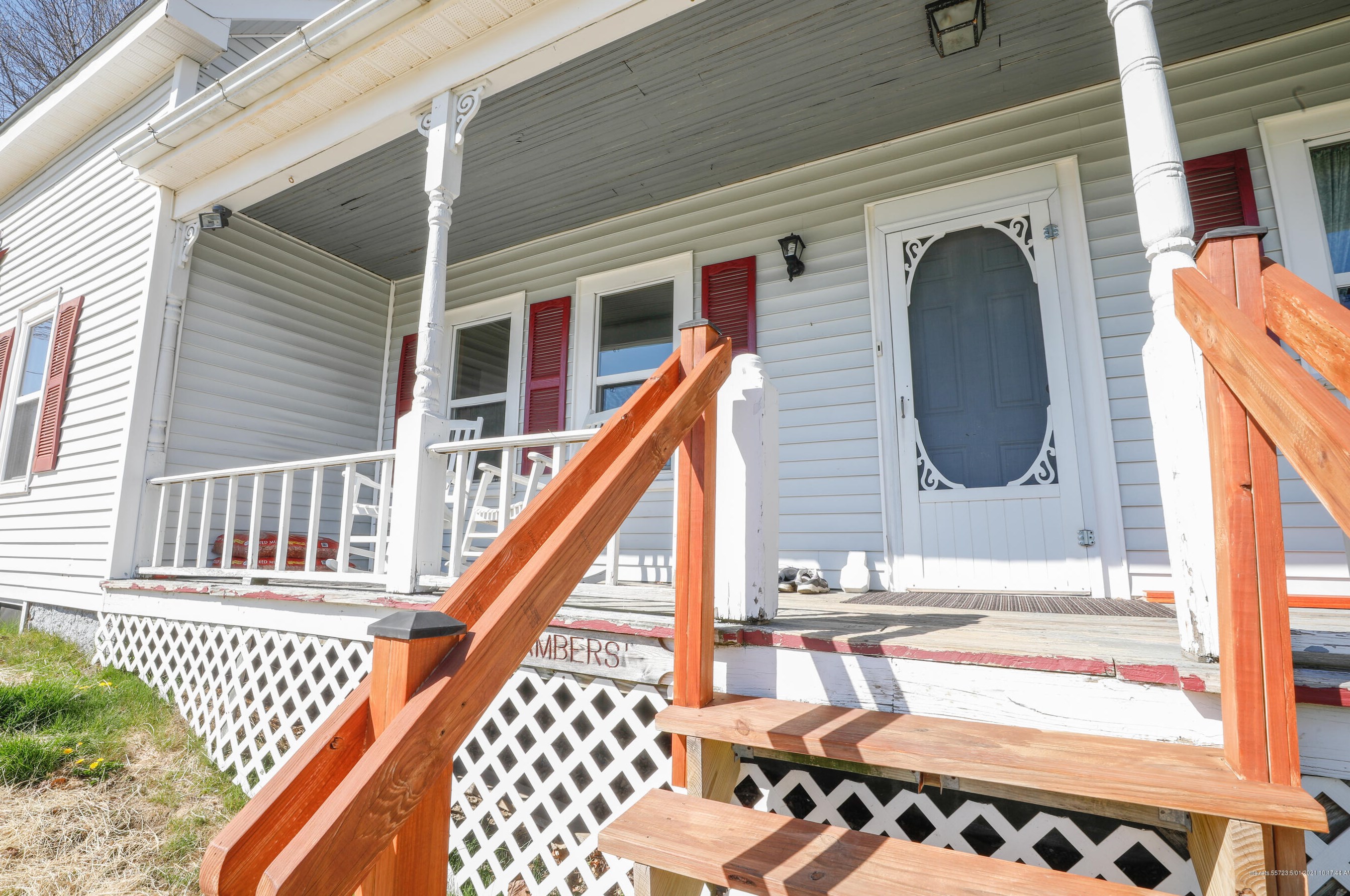 91 Central St, Verona Island, ME 04416