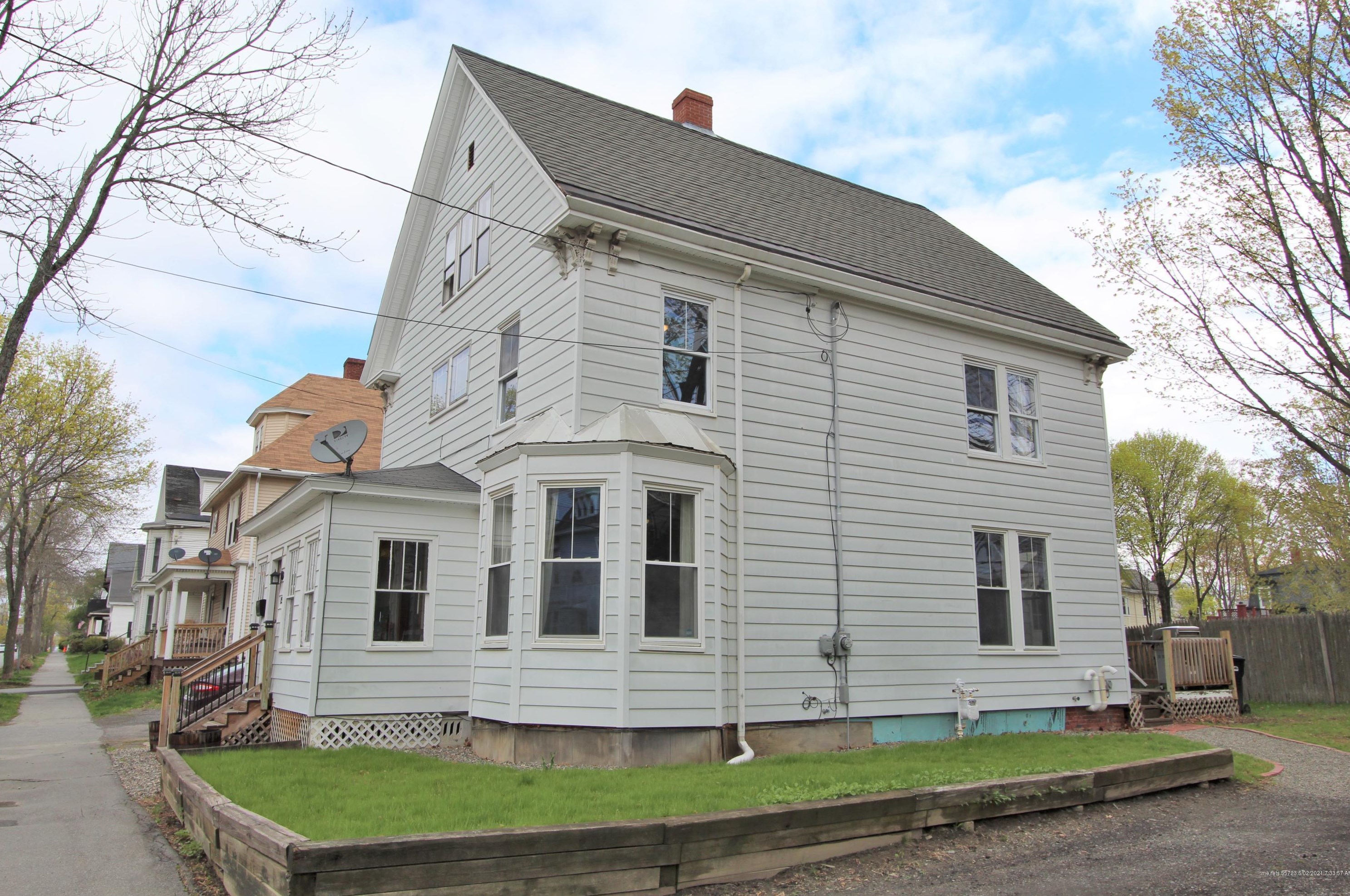 15 Maple St, Bangor, ME 04401-5406