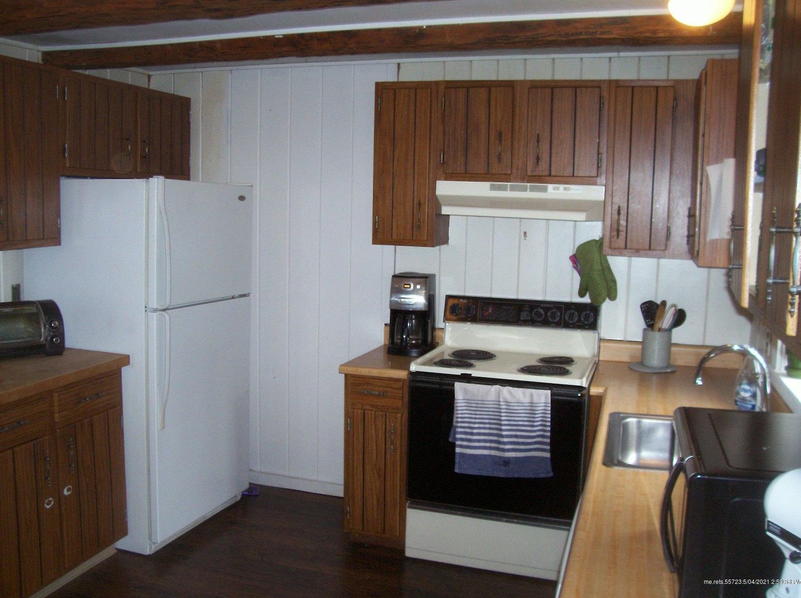 258 Lakeside Dr, Boothbay Harbor, ME 04538