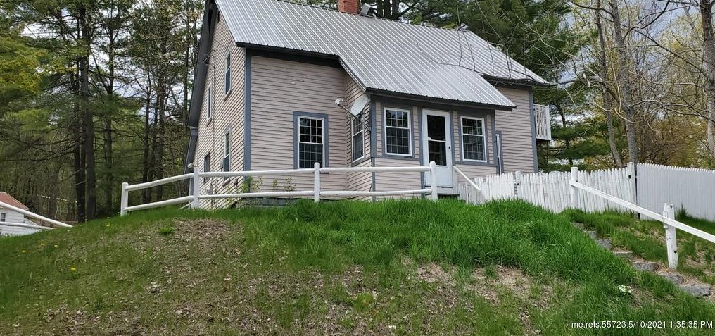 25 Union St, Wilton, ME 04294