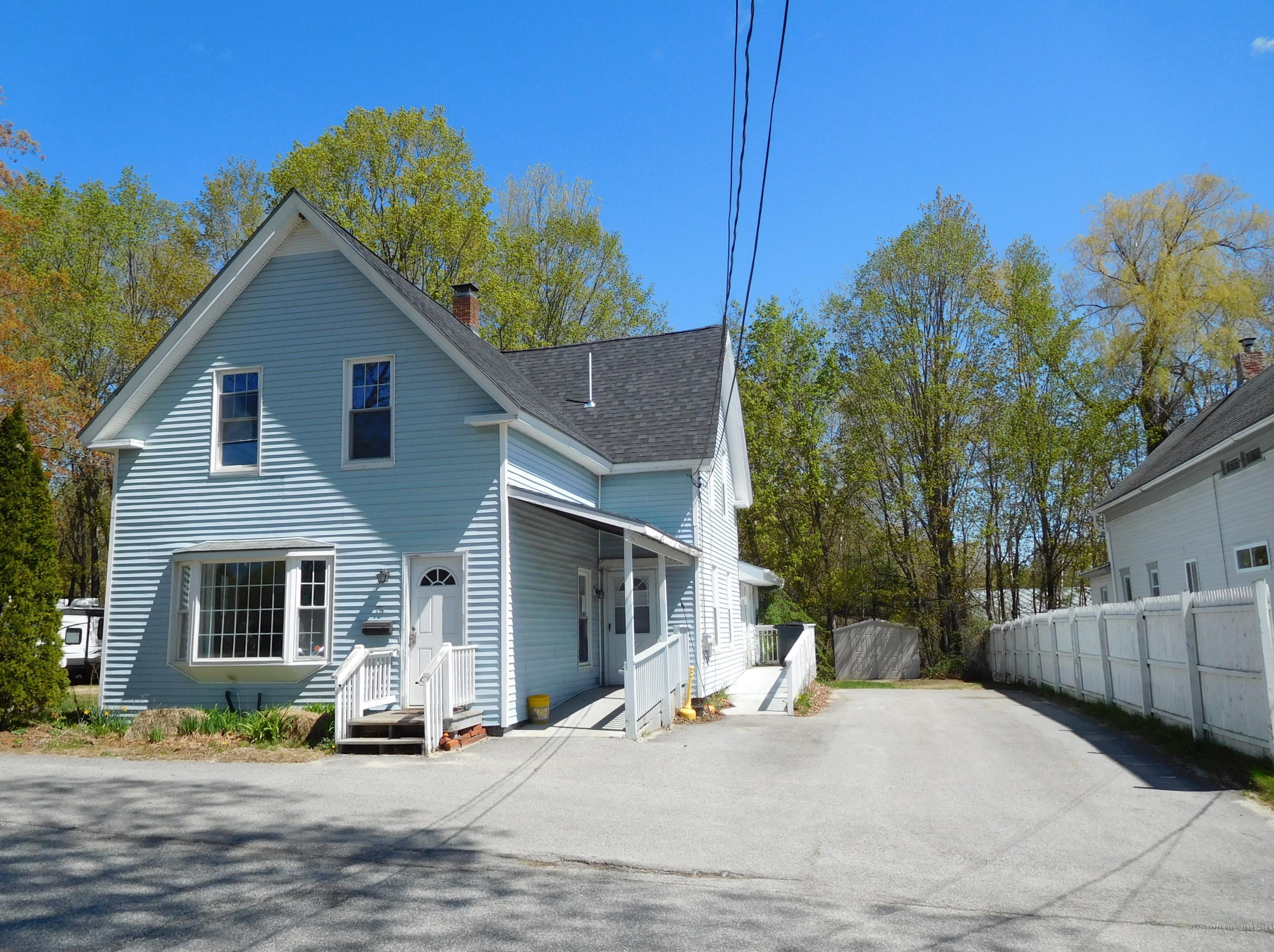 75 Maple St, Mechanic Falls ME 04256-6110 exterior