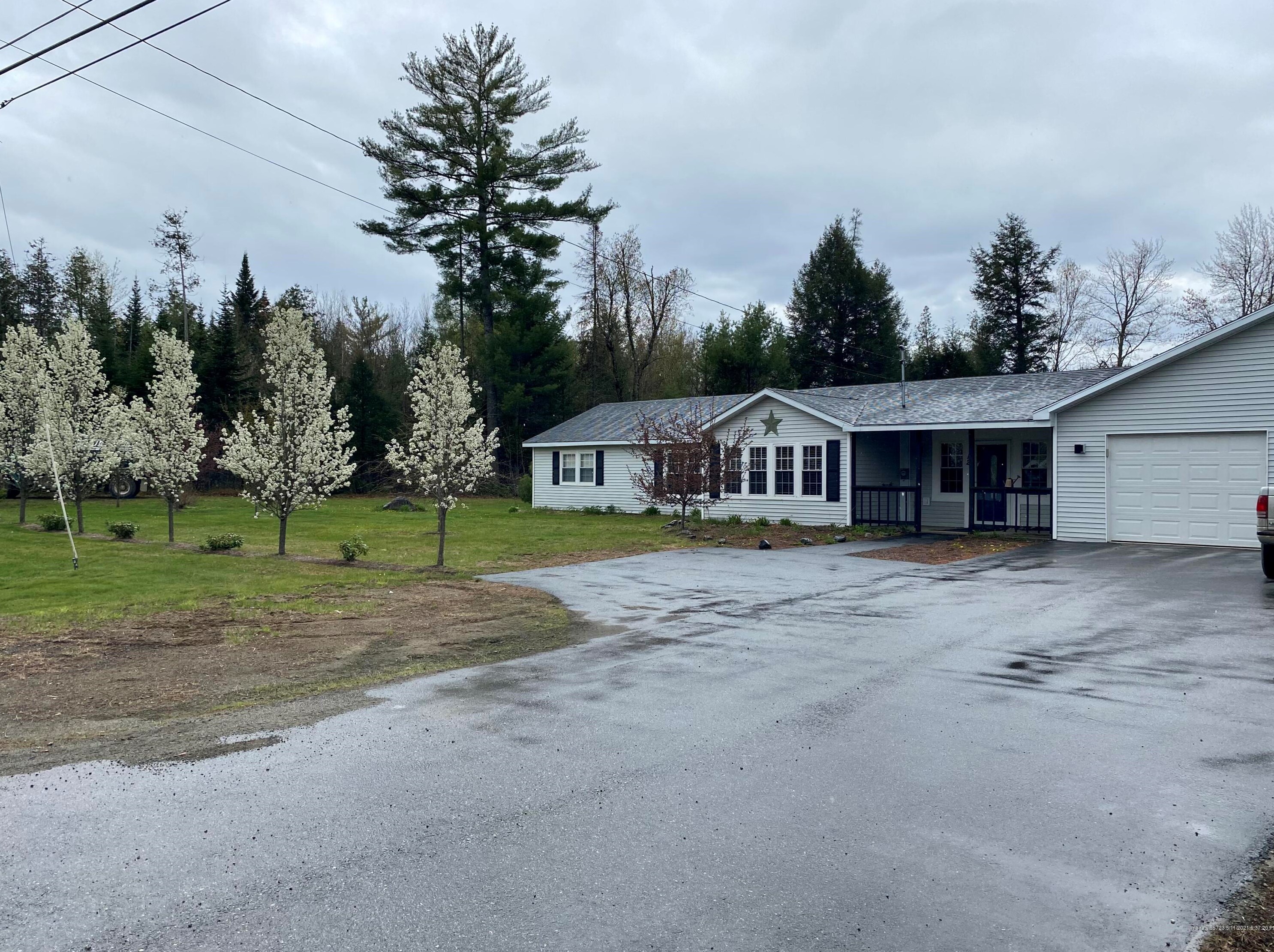 12 Main Rd, Brownville, ME 04414