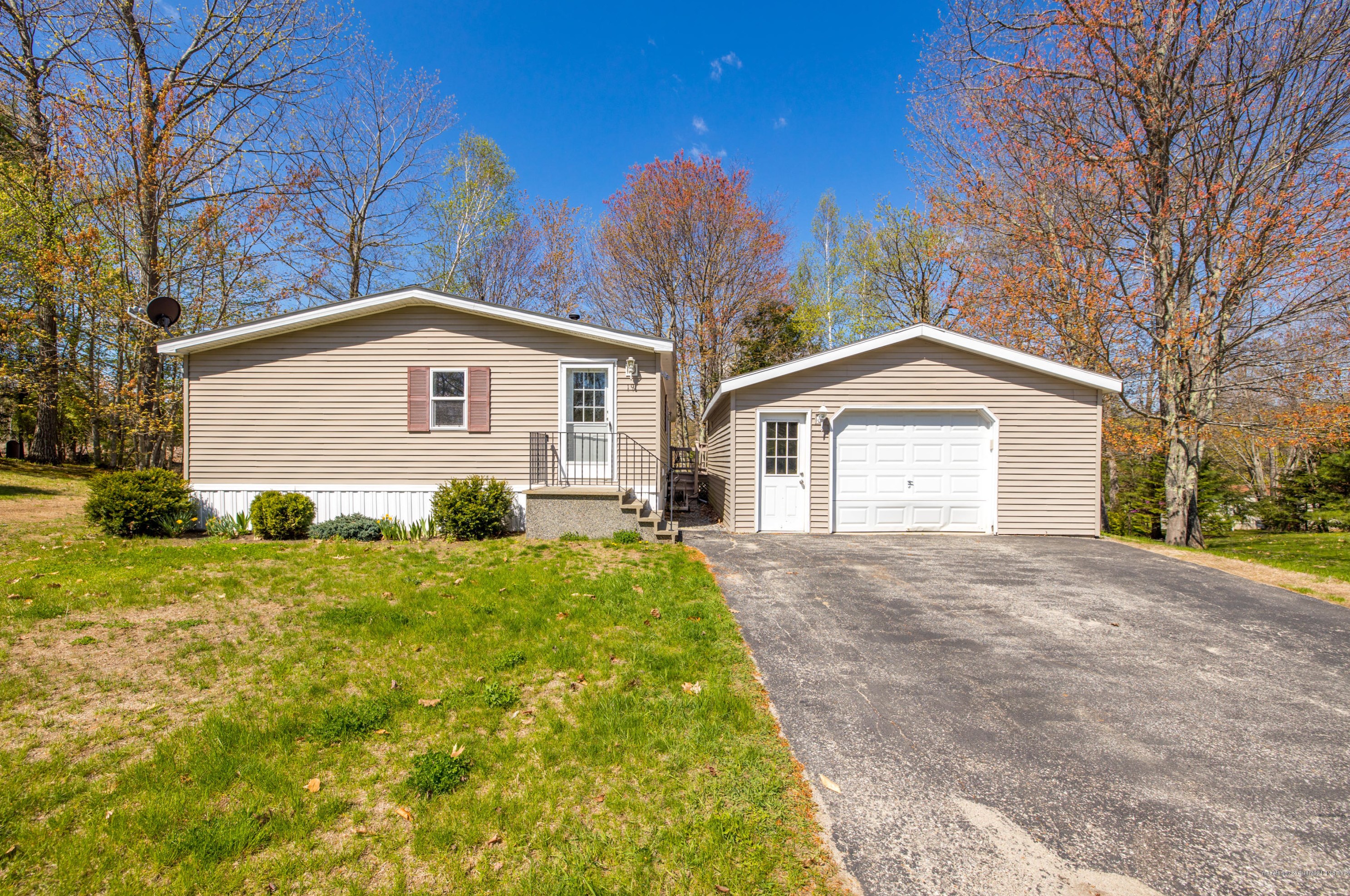 19 Hilltop Ct, Turner, ME 04282