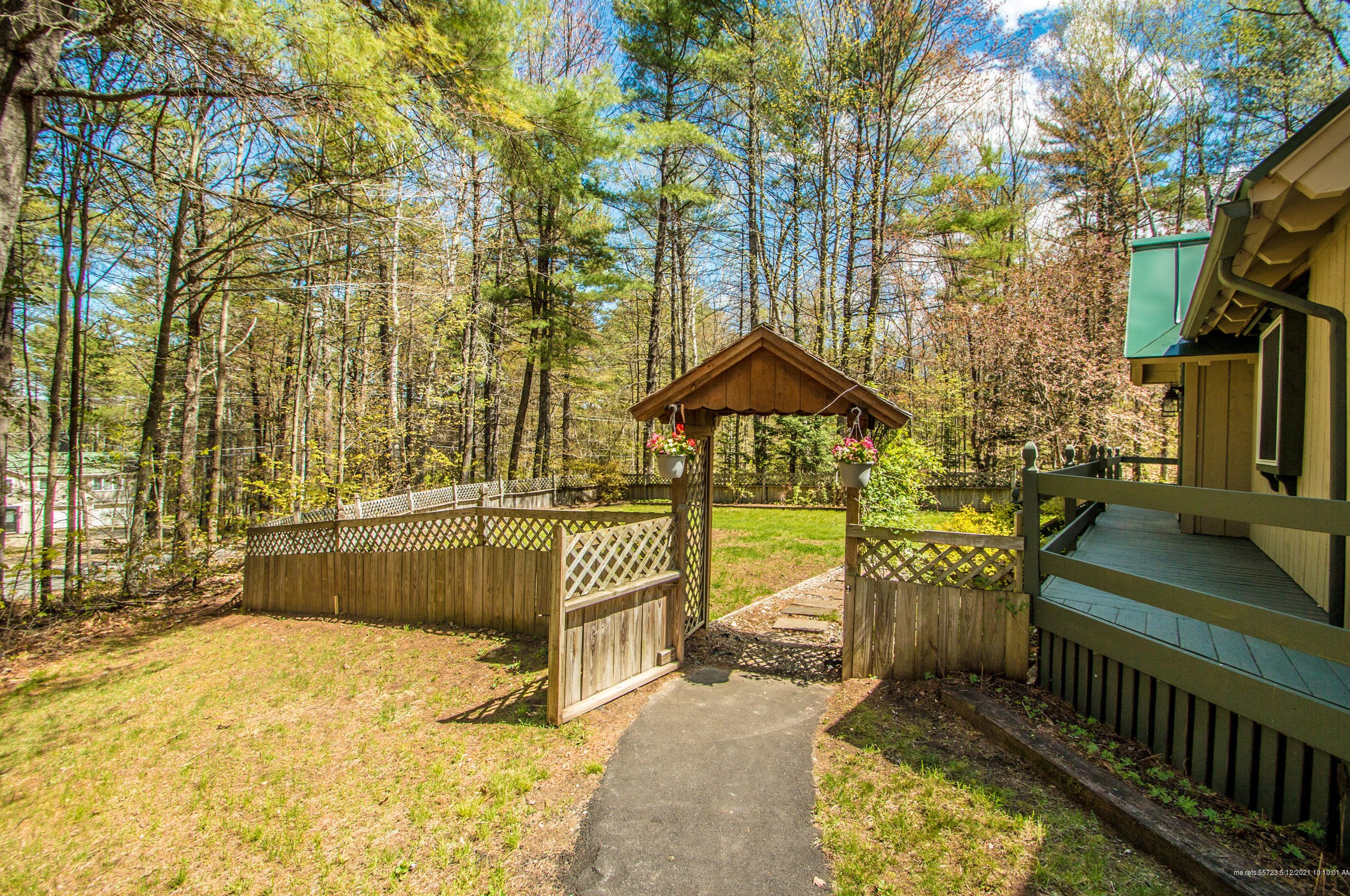 8 Solitude Ln, Bridgton, ME 04009