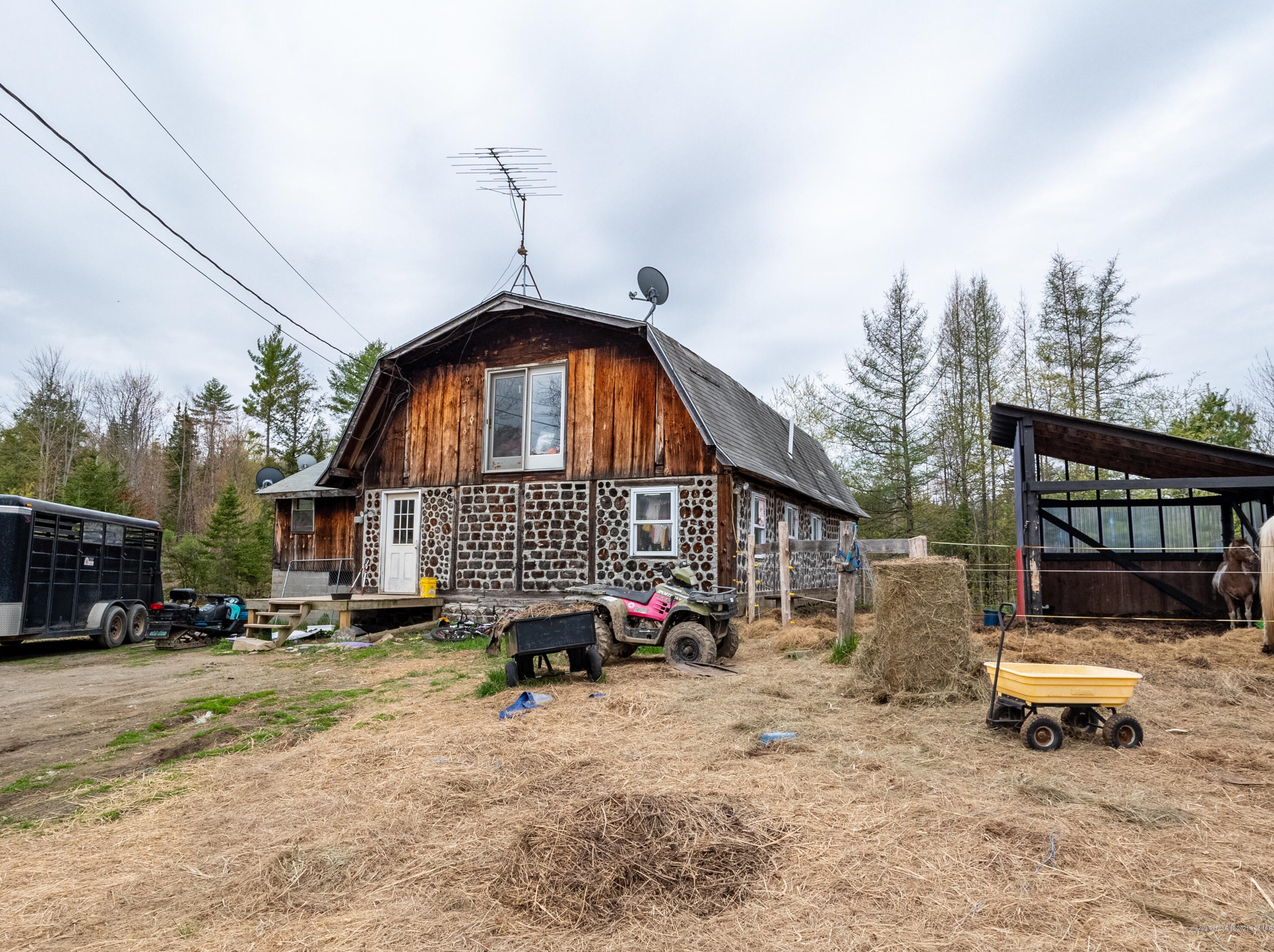 45 Ledgewood Dr, Skowhegan, ME 04976 exterior