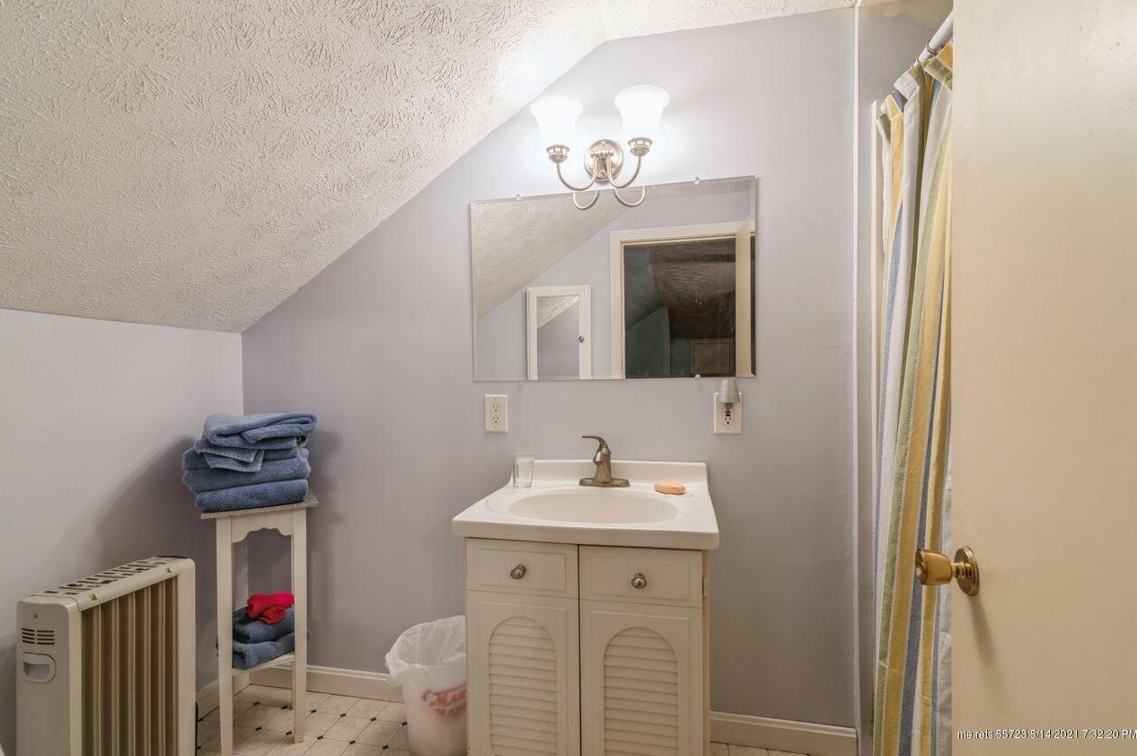 52 Cleveland St, Saco ME  04072-2819 exterior