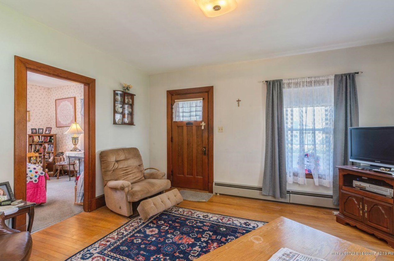 52 Cleveland St, Saco ME  04072-2819 exterior