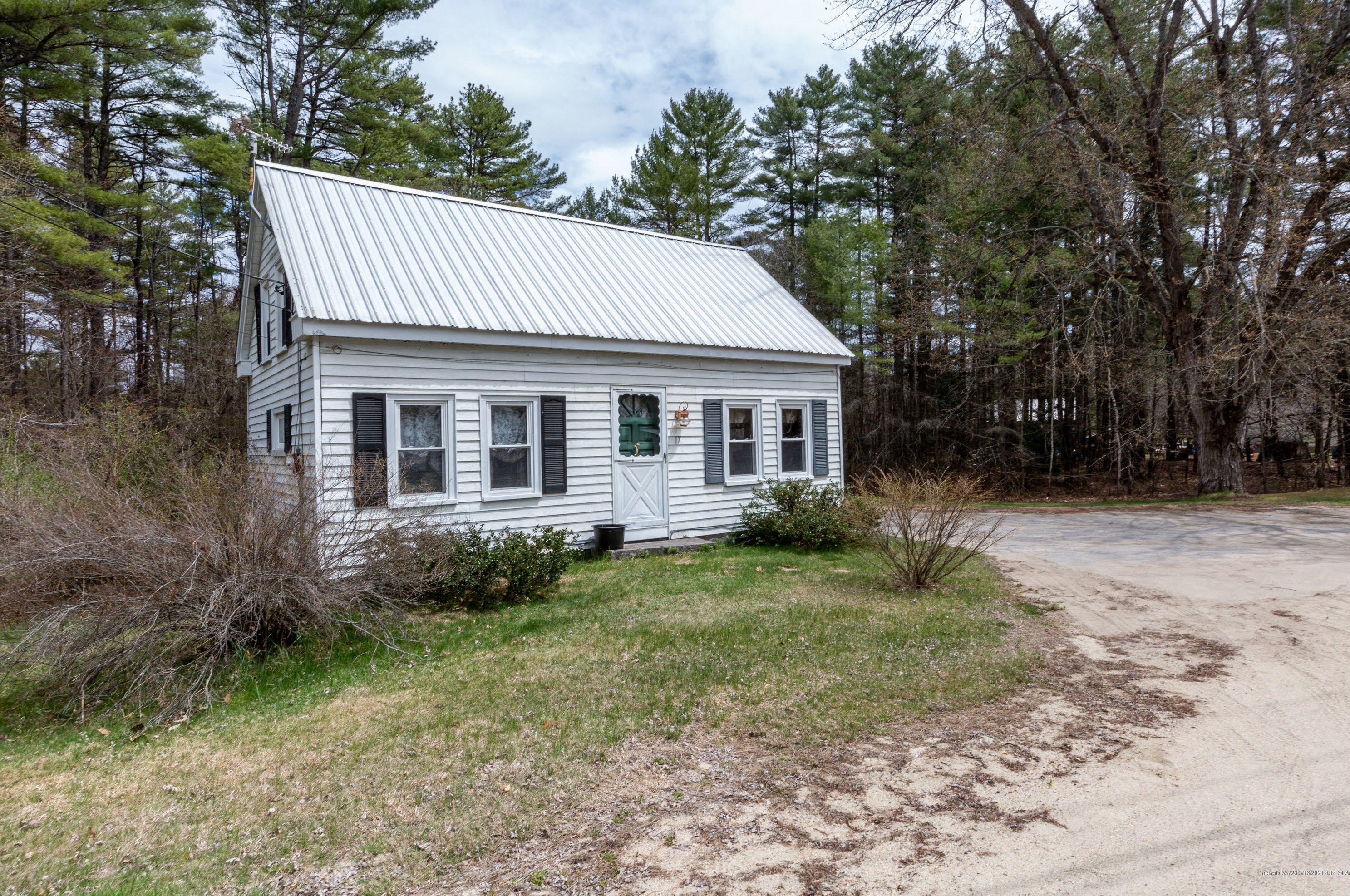 17 Sand Rd, Naples, ME 04055