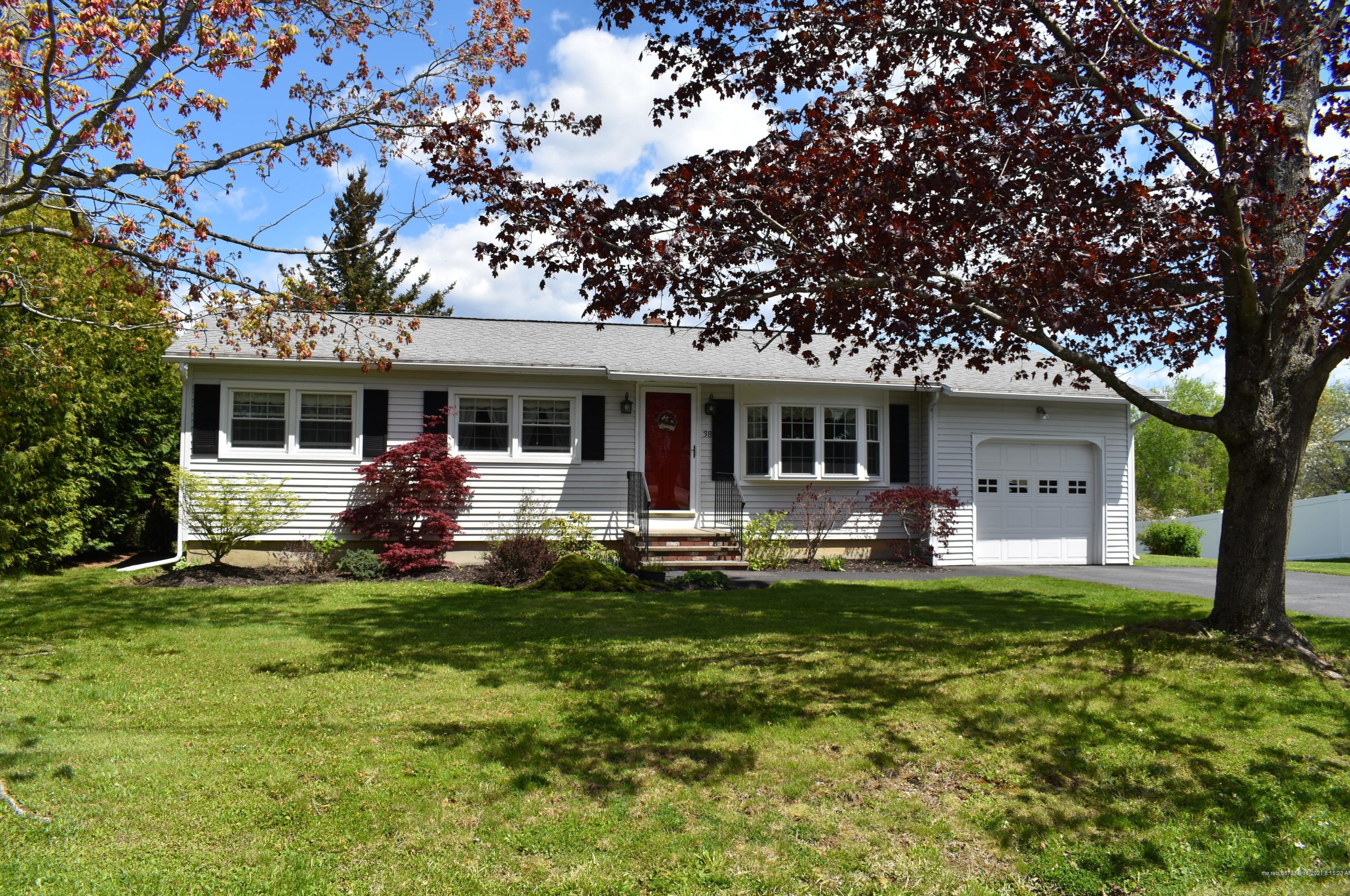38 Perry Rd, Newburgh ME  04444-1815 exterior