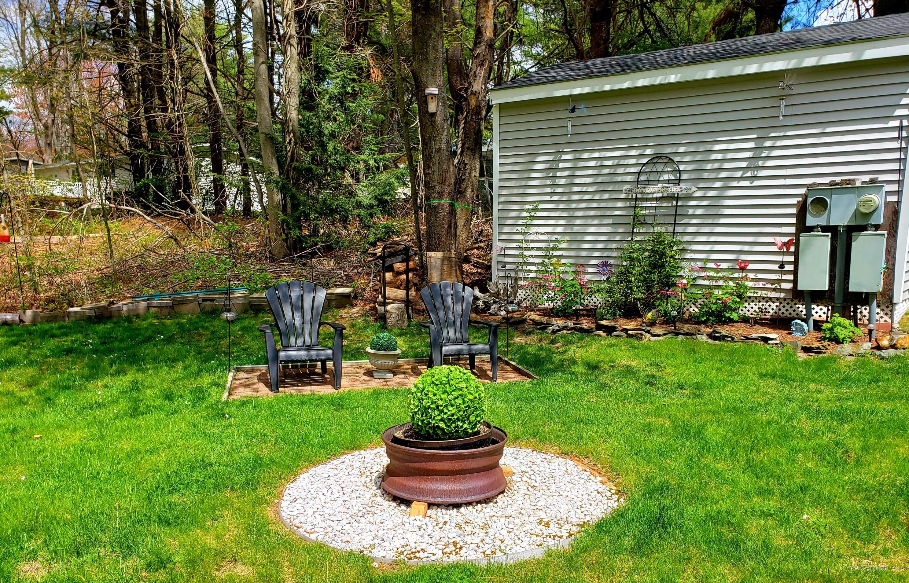 11 Dode Dr, Saco ME  04072-9657 exterior