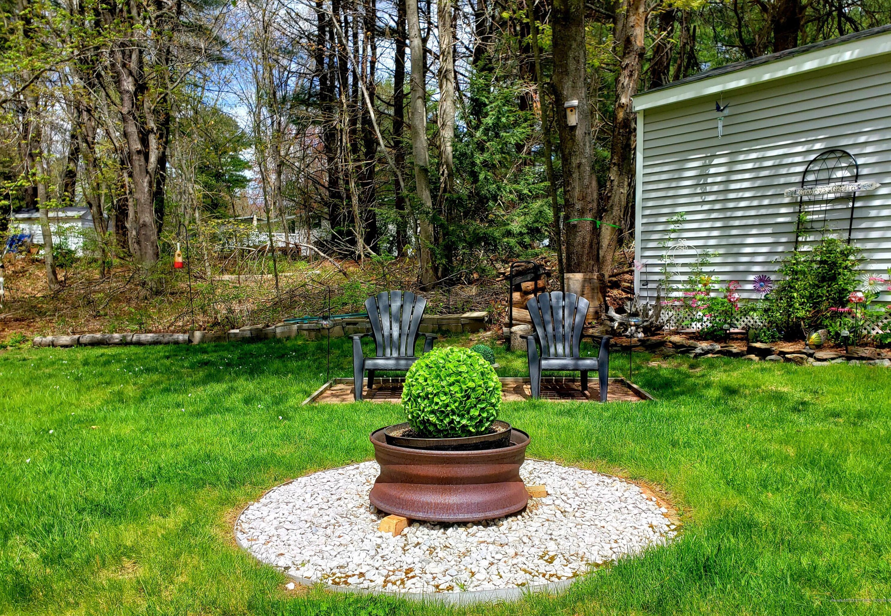 11 Dode Dr, Saco ME  04072-9657 exterior