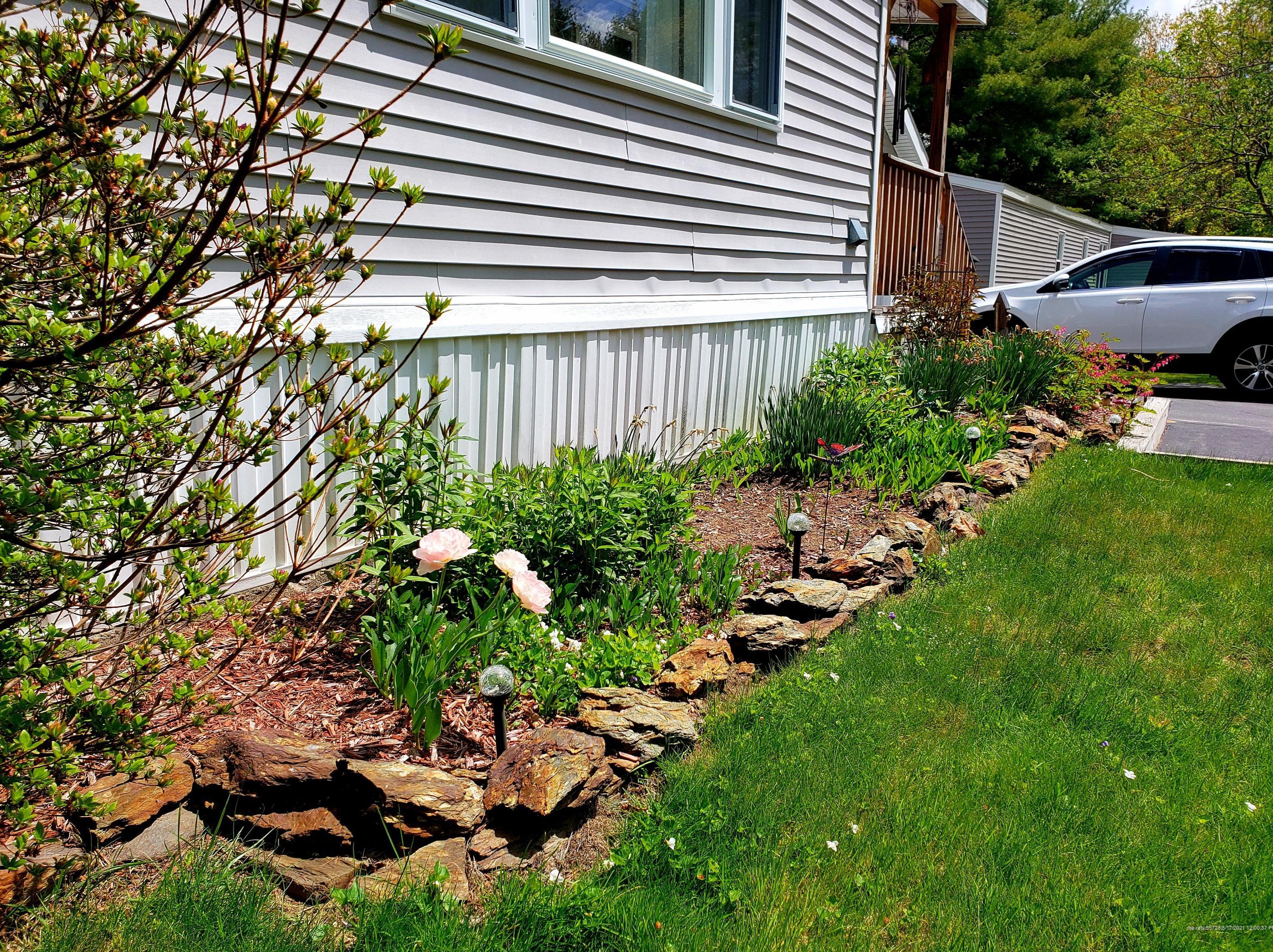 11 Dode Dr, Saco ME  04072-9657 exterior