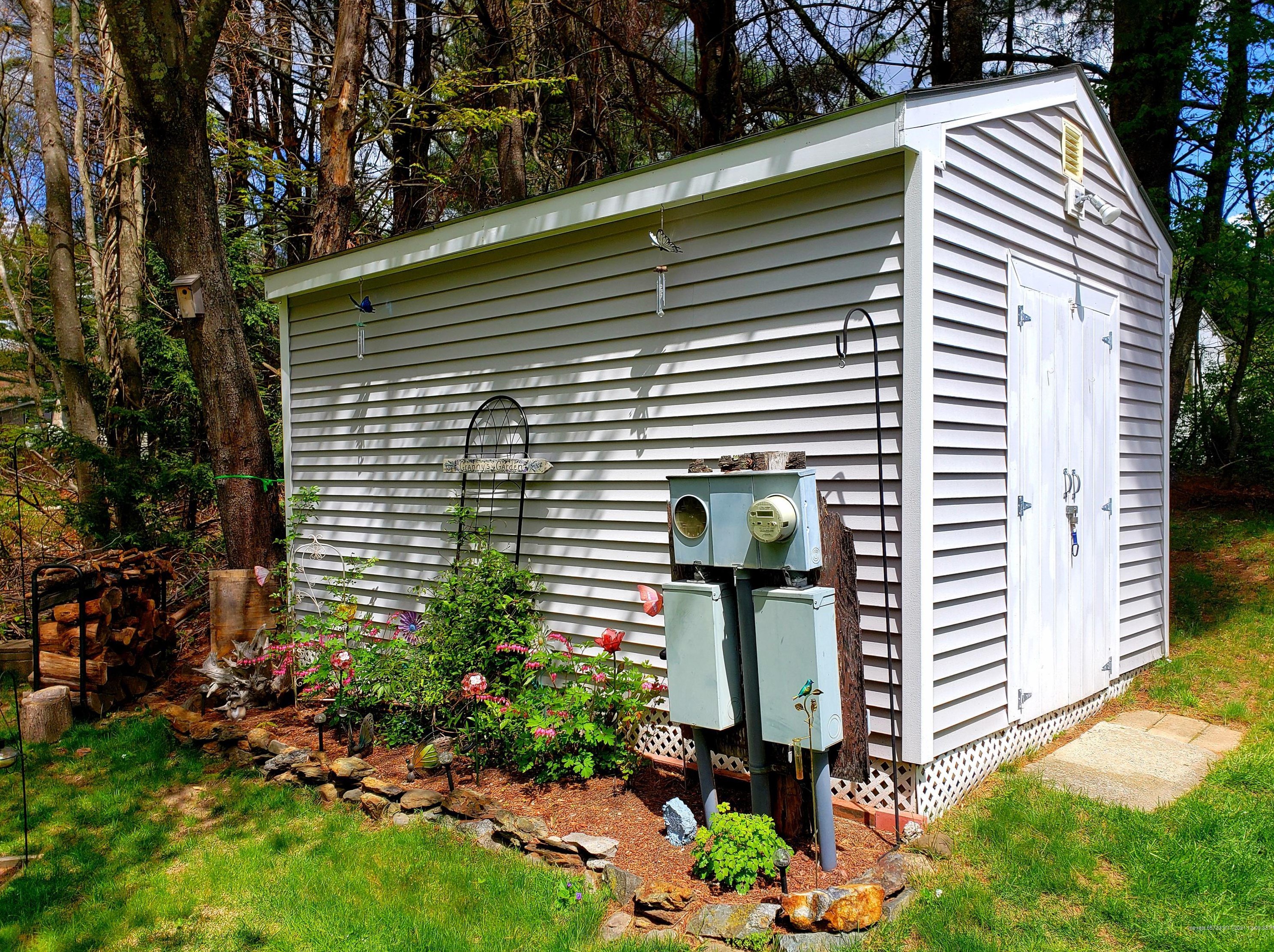 11 Dode Dr, Saco ME  04072-9657 exterior