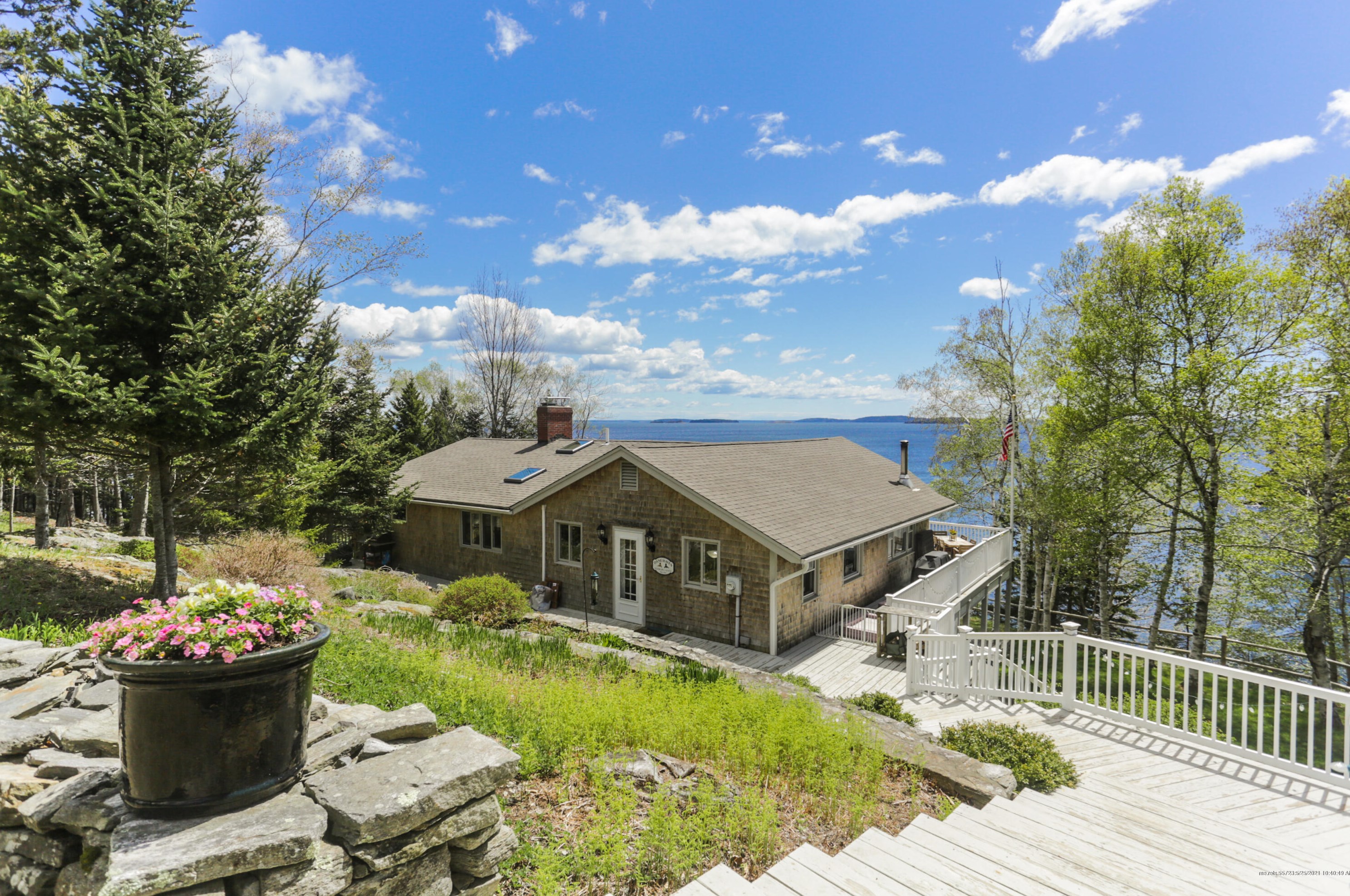 118 Shore Dr, Islesboro, ME 04848-4528