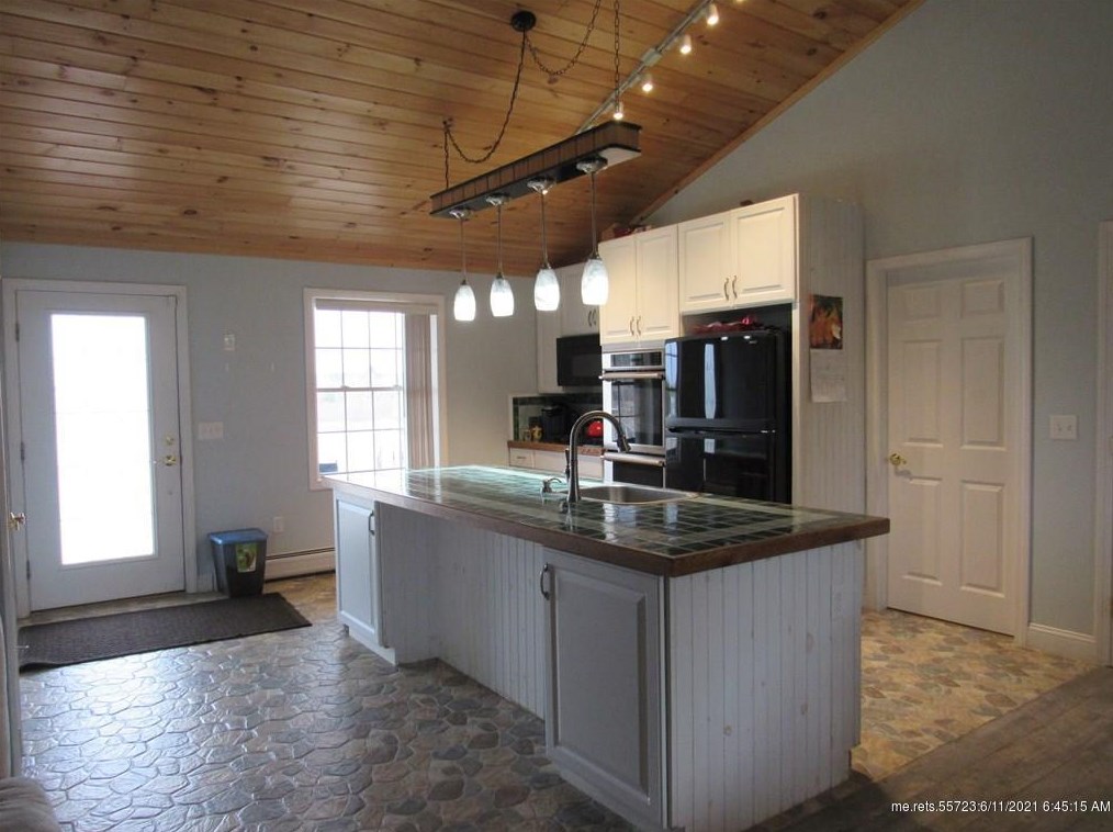 131 Exeter Rd, Corinth, ME 04427