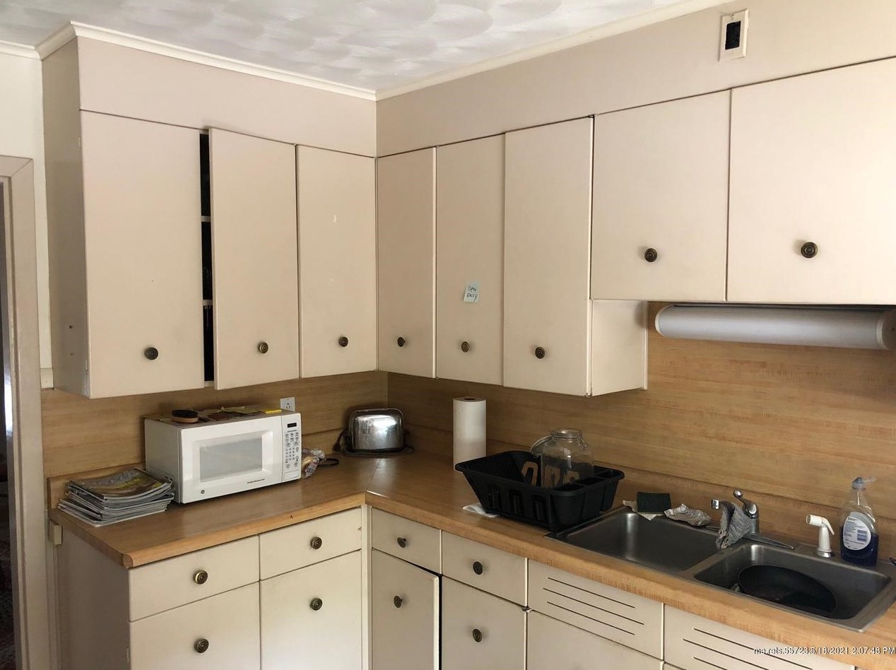 8 Bucknum St, Mexico, ME 04257