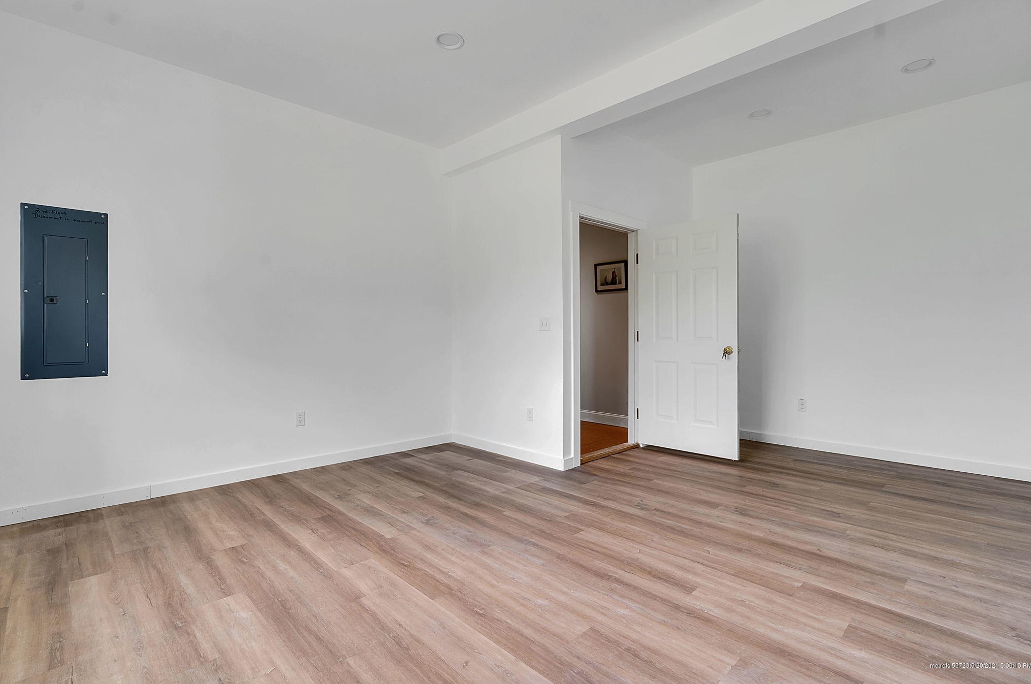 8 Victoria Ln, Portland ME  04105-2541 exterior