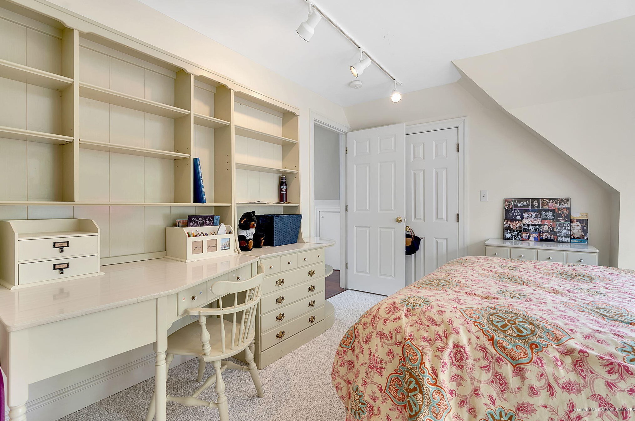 8 Victoria Ln, Portland ME  04105-2541 exterior