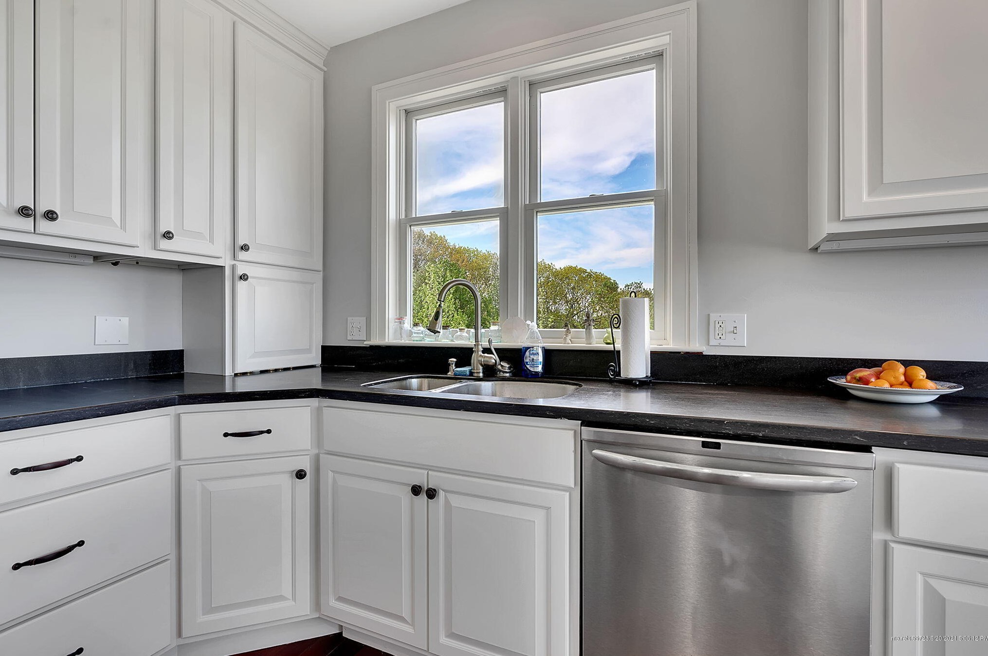 8 Victoria Ln, Portland ME  04105-2541 exterior