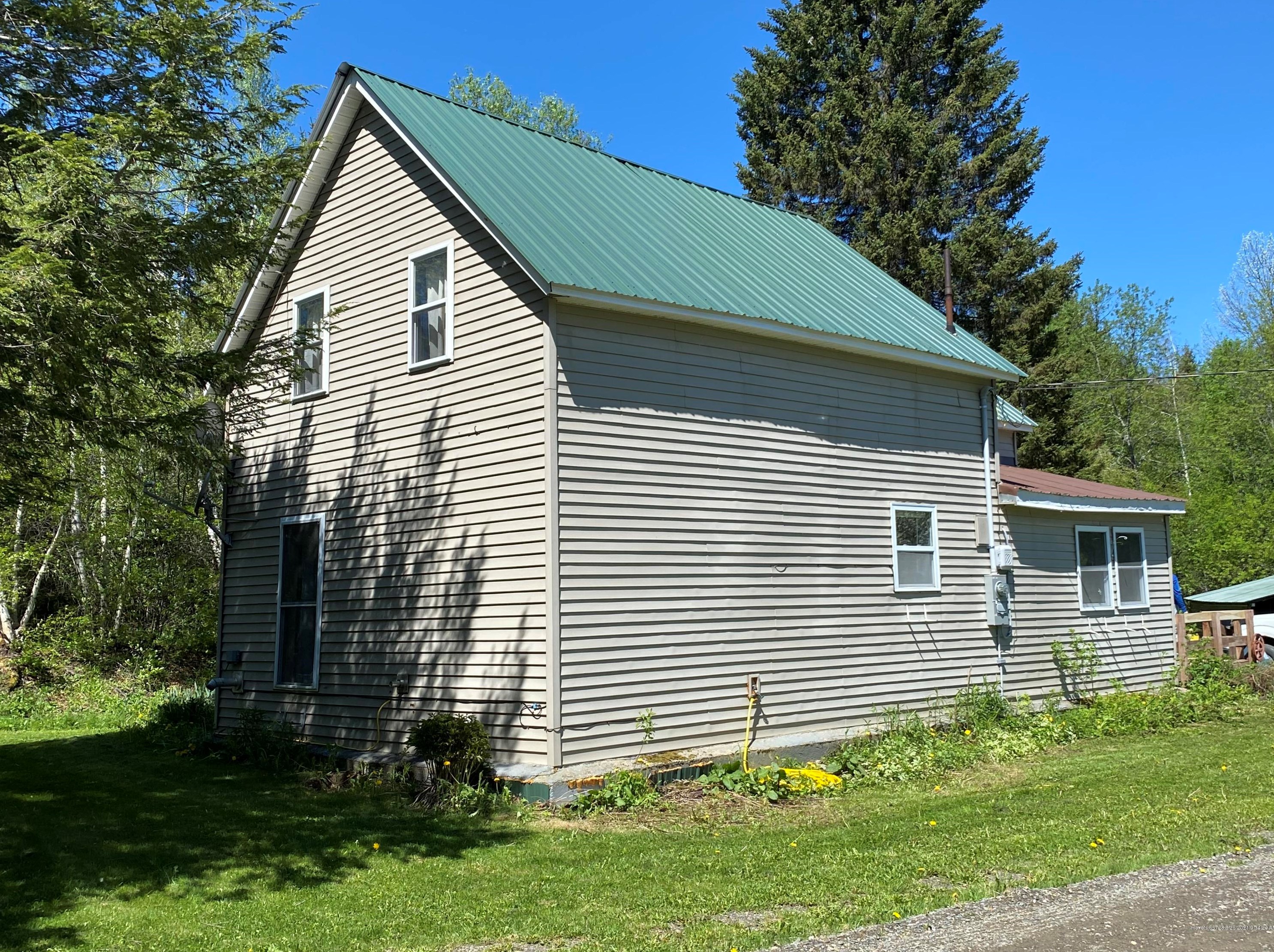 71 Cary St, Houlton, ME 04730 exterior