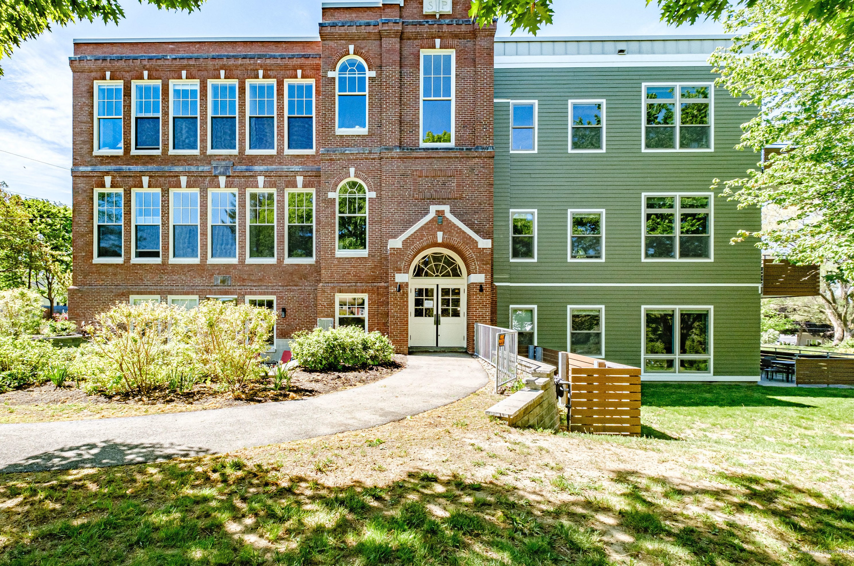 341 Pine St, Portland ME  04106-3811 exterior