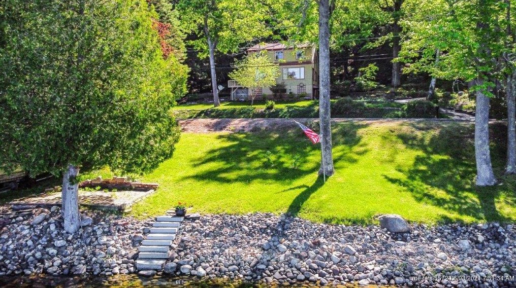 411 Memorial Dr, Winthrop, ME 04364