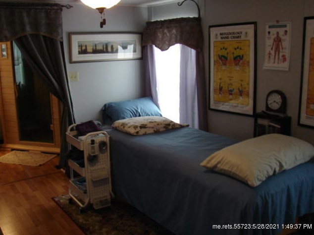 282 Main St, Madison ME  04950-4207 exterior