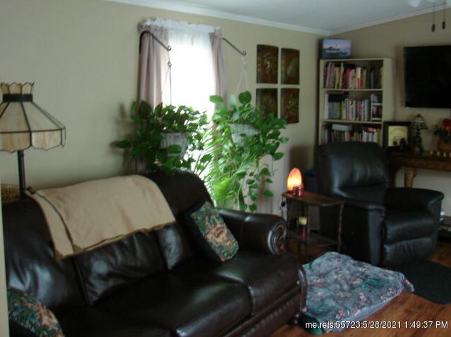 282 Main St, Madison ME  04950-4207 exterior