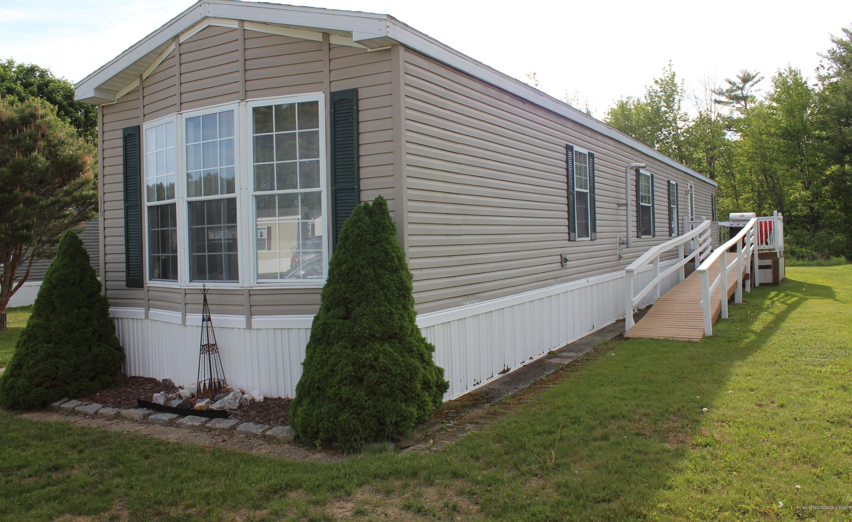 16 Fox Run Dr, Lewiston, ME 04240