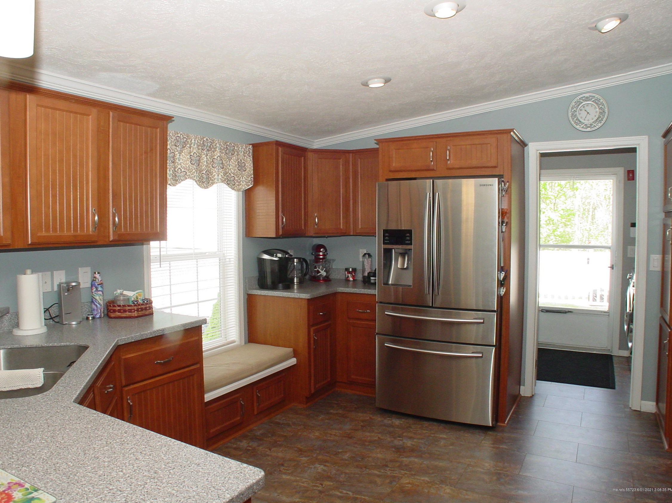 7 Ledge Cir, Bangor ME  04401-2594 exterior