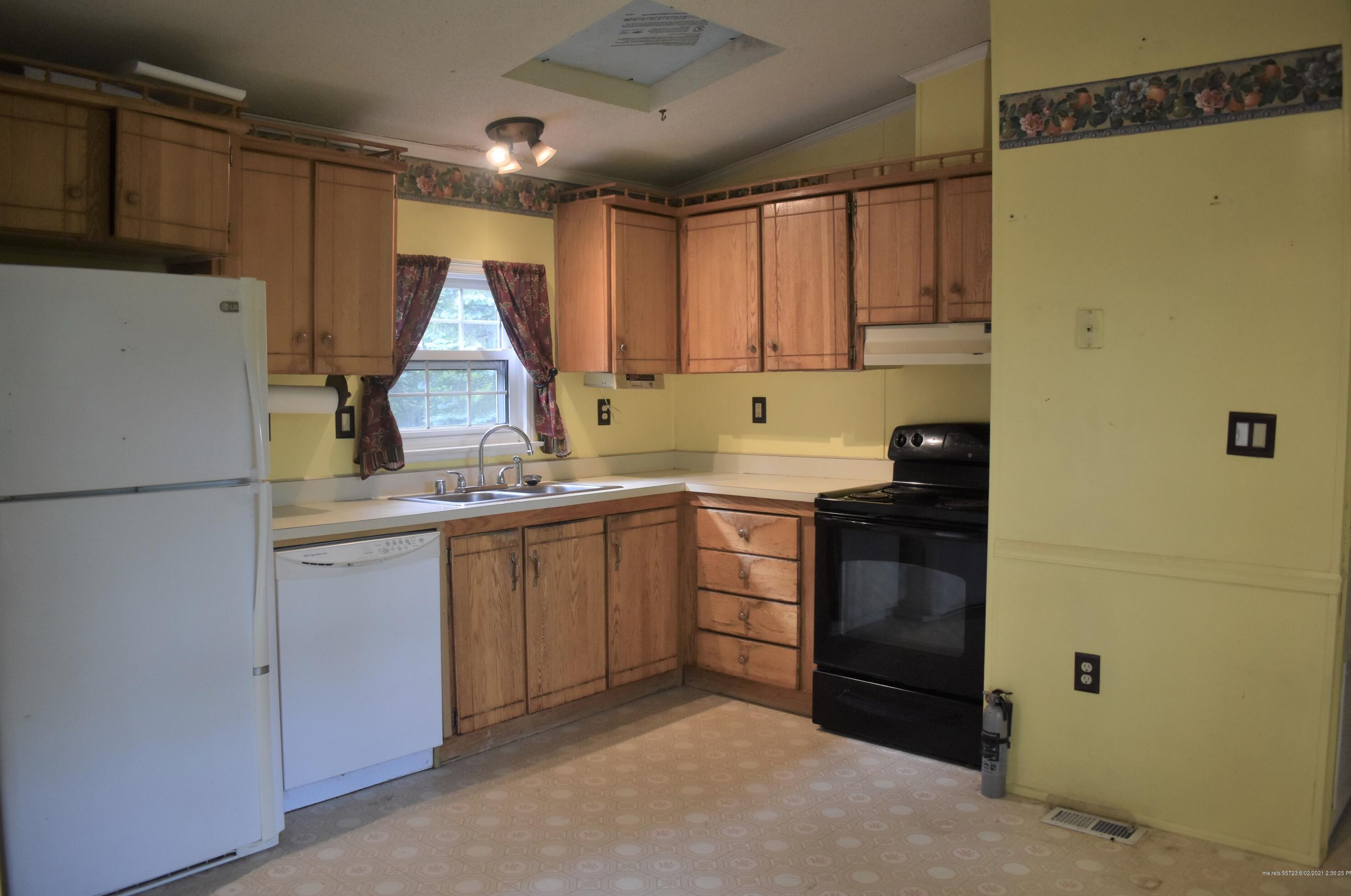 885 Sturtevant Hill Rd, Winthrop, ME 04364