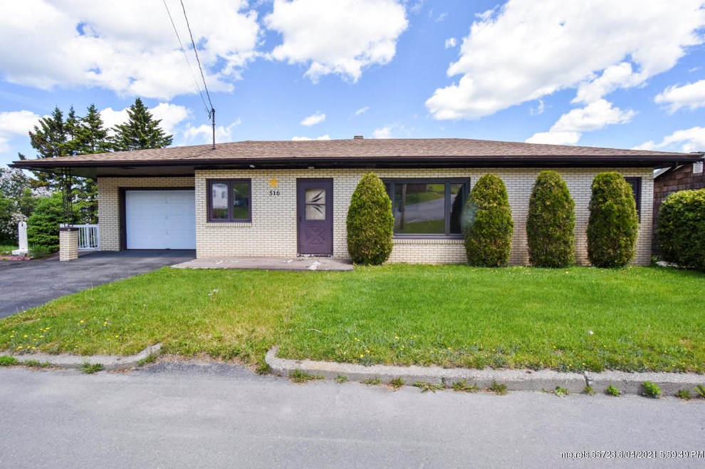 516 Riverview St, Madawaska, ME 04756