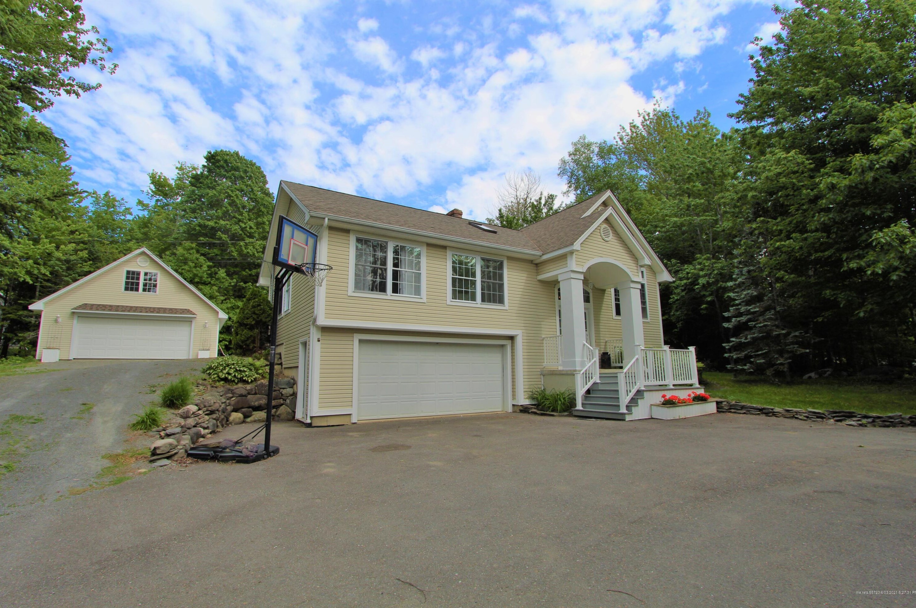 266 Mountain View Dr, Hermon, ME 04401 exterior