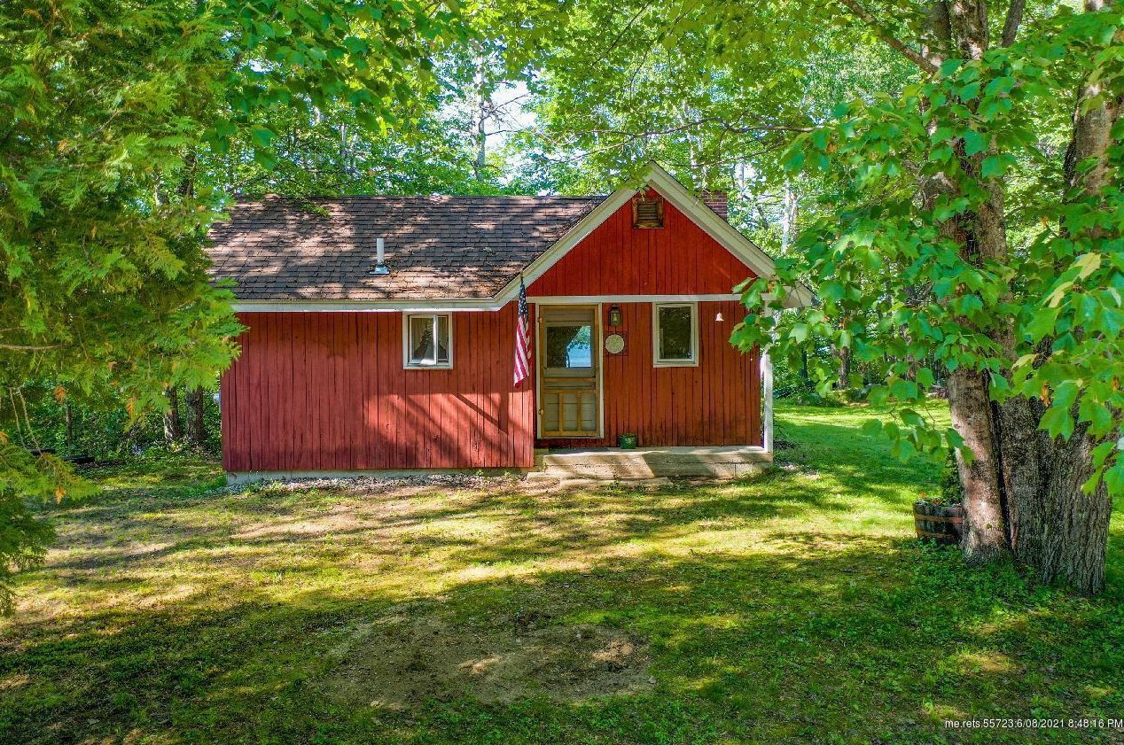 20 Plummer Dr, Frye Island, ME 04071