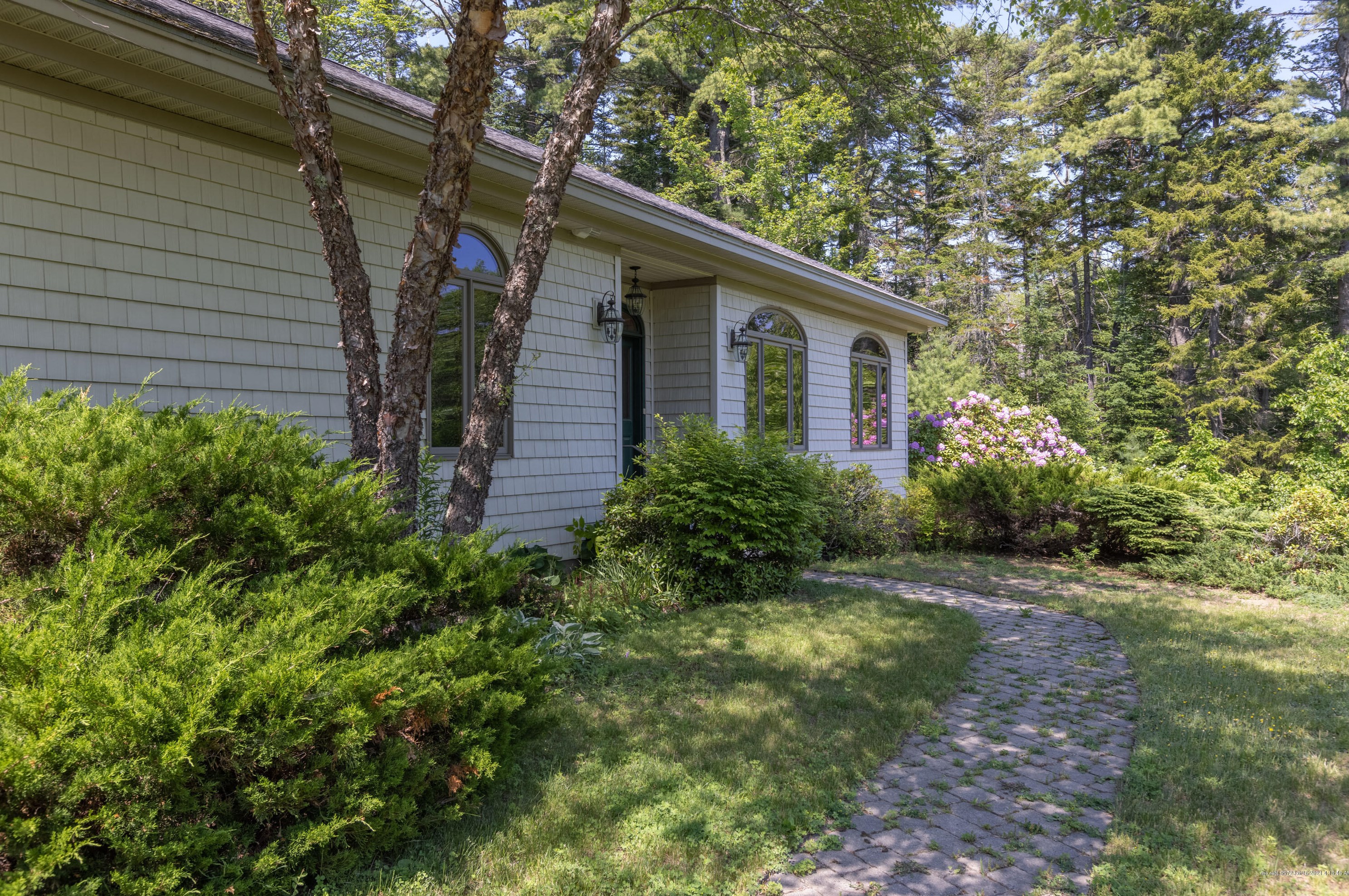29 Carver Ln, Northport, ME 04849